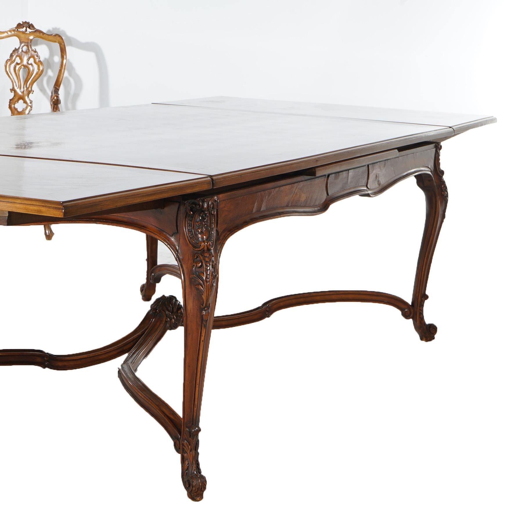 Antike Französisch geschnitzt Nussbaum Draw-Top-Ess-Set mit Tisch und acht Stühlen C1930 im Angebot 3