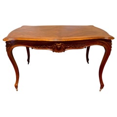Antique French Tavolo da biblioteca in noce intagliato