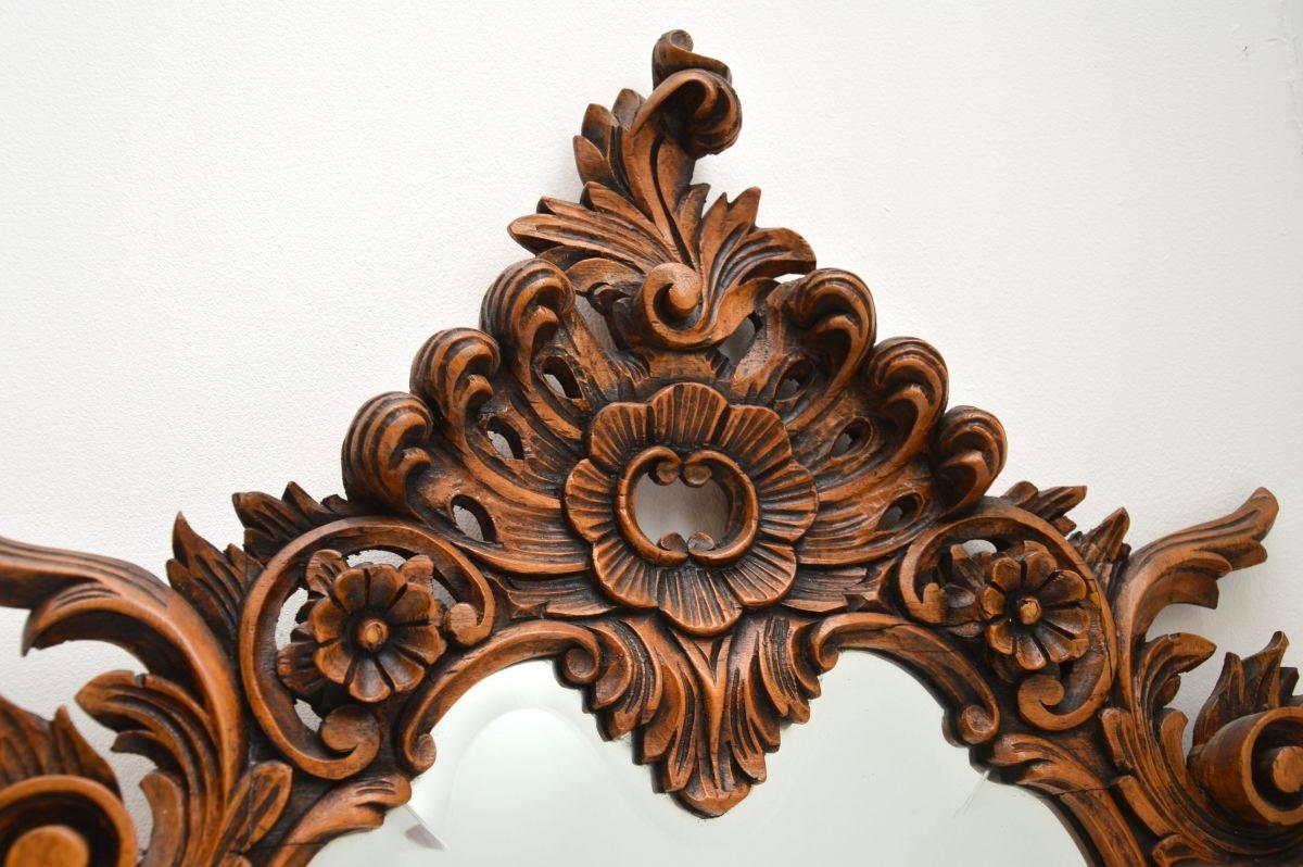 Rococò Antique French Specchio in noce intagliato