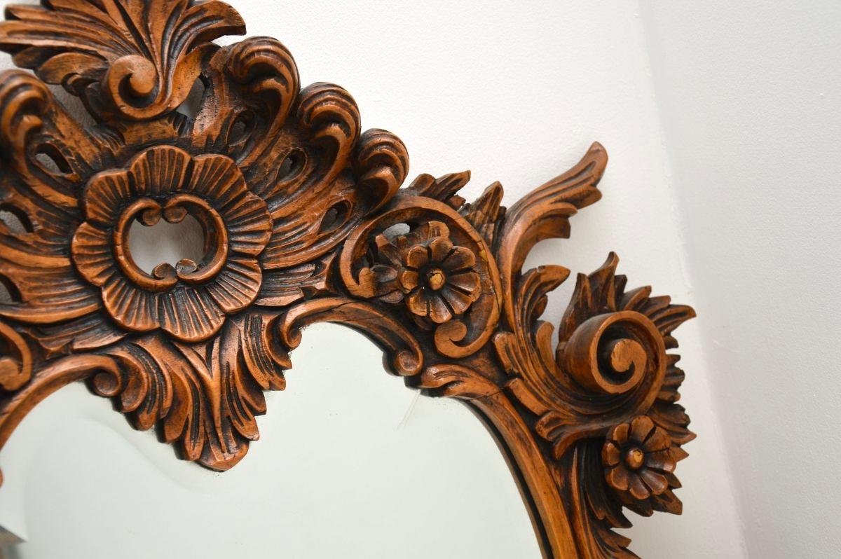 Francese Antique French Specchio in noce intagliato