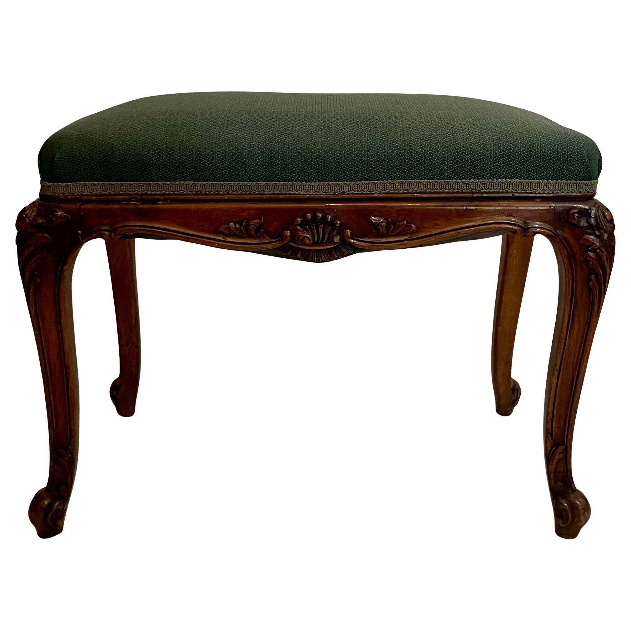 Ancien tabouret de piano en noyer sculpté, Circa 1900.