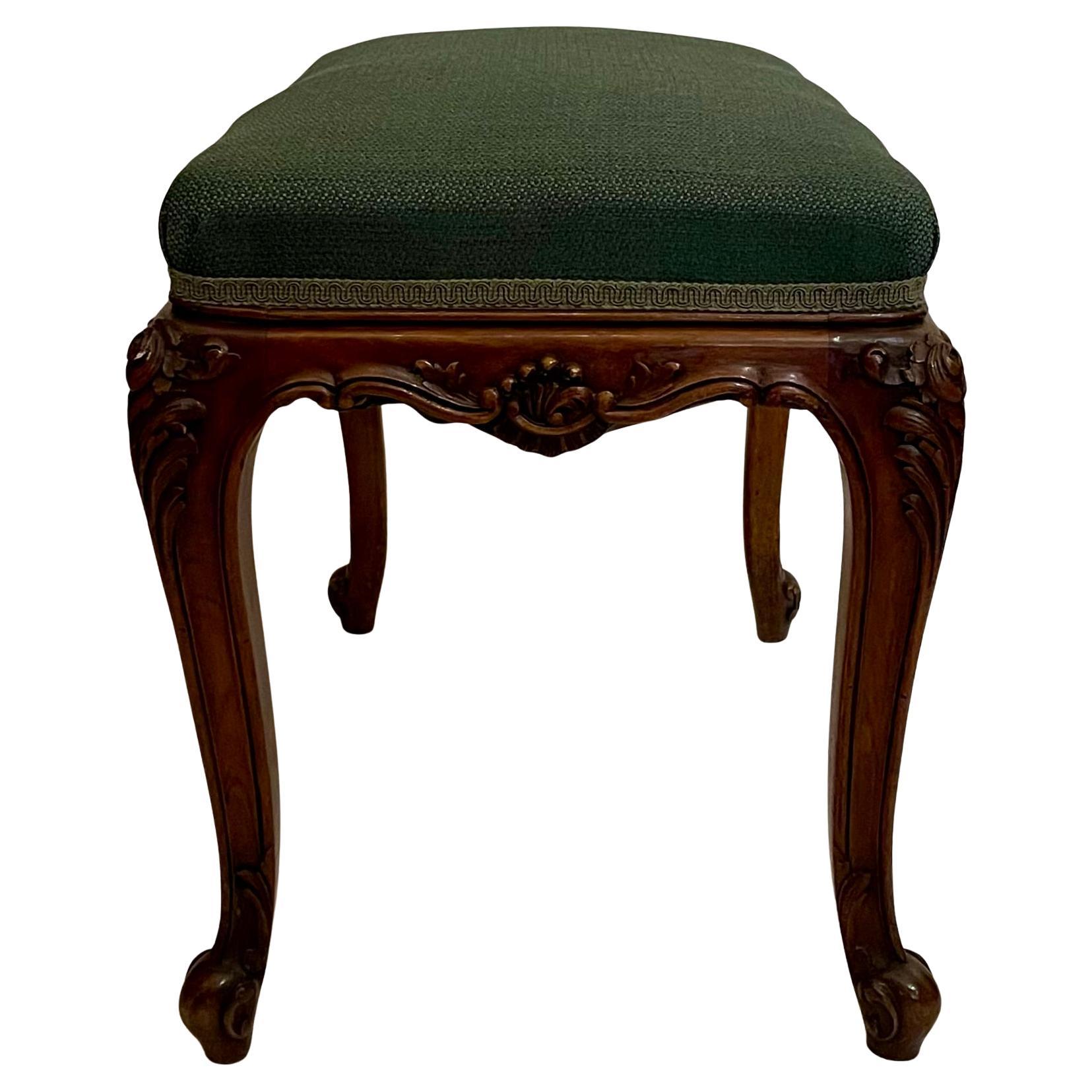 20ième siècle Ancien tabouret de piano en noyer sculpté, Circa 1900 en vente