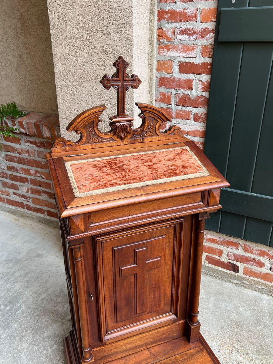 Late 19th Century Antique French Carved Walnut Prayer Kneeler Prie Dieu Chapel Gothic Cabinet