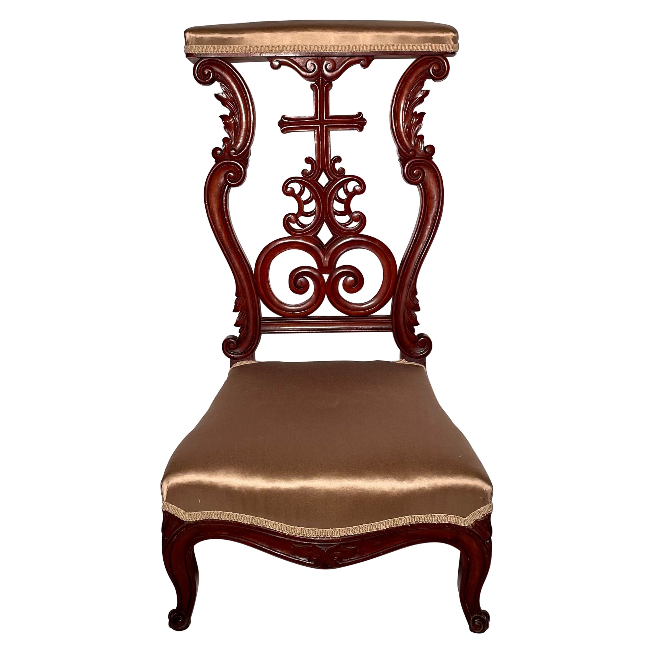 Antique French Carved Walnut "Prie Dieu" o sedia da preghiera, circa 1880.