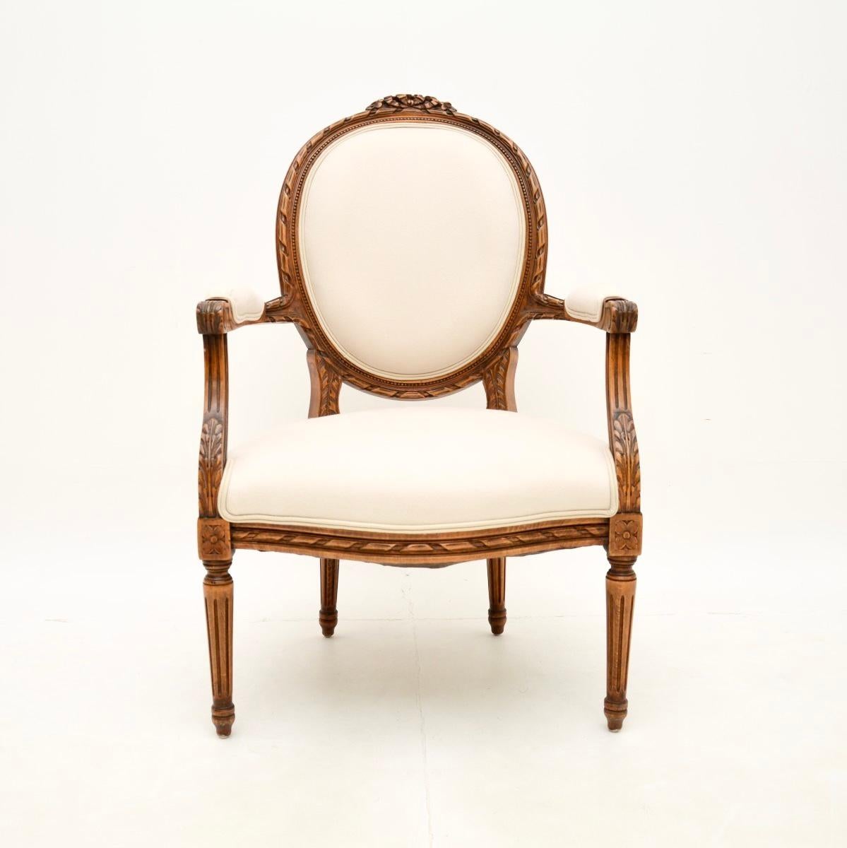 A beautiful and extremely well made antique French carved walnut salon chair. This was made in France, it dates from around the 1920’s.

The quality is superb, the frame has crisp and intricate carving throughout. It stands on fluted legs, has