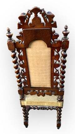 Antike Französisch geschnitzt Nussbaum Beistelltisch mit Nadelspitze Polsterung