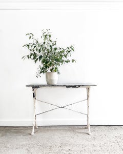 Antiker französischer Bistrotisch aus Gusseisen und Marmor