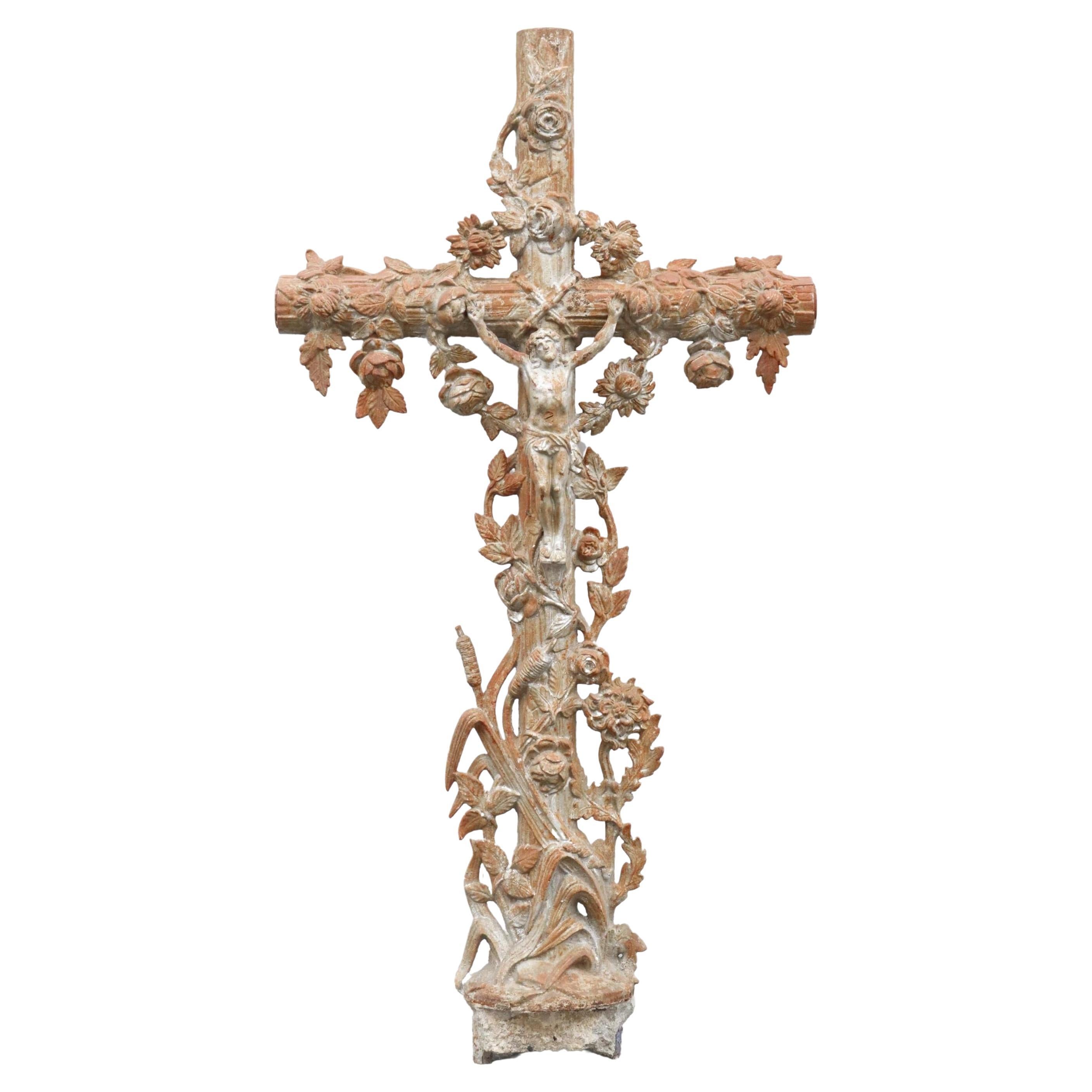 Croix de crucifix française ancienne en fonte en faux bois, 19ème siècle