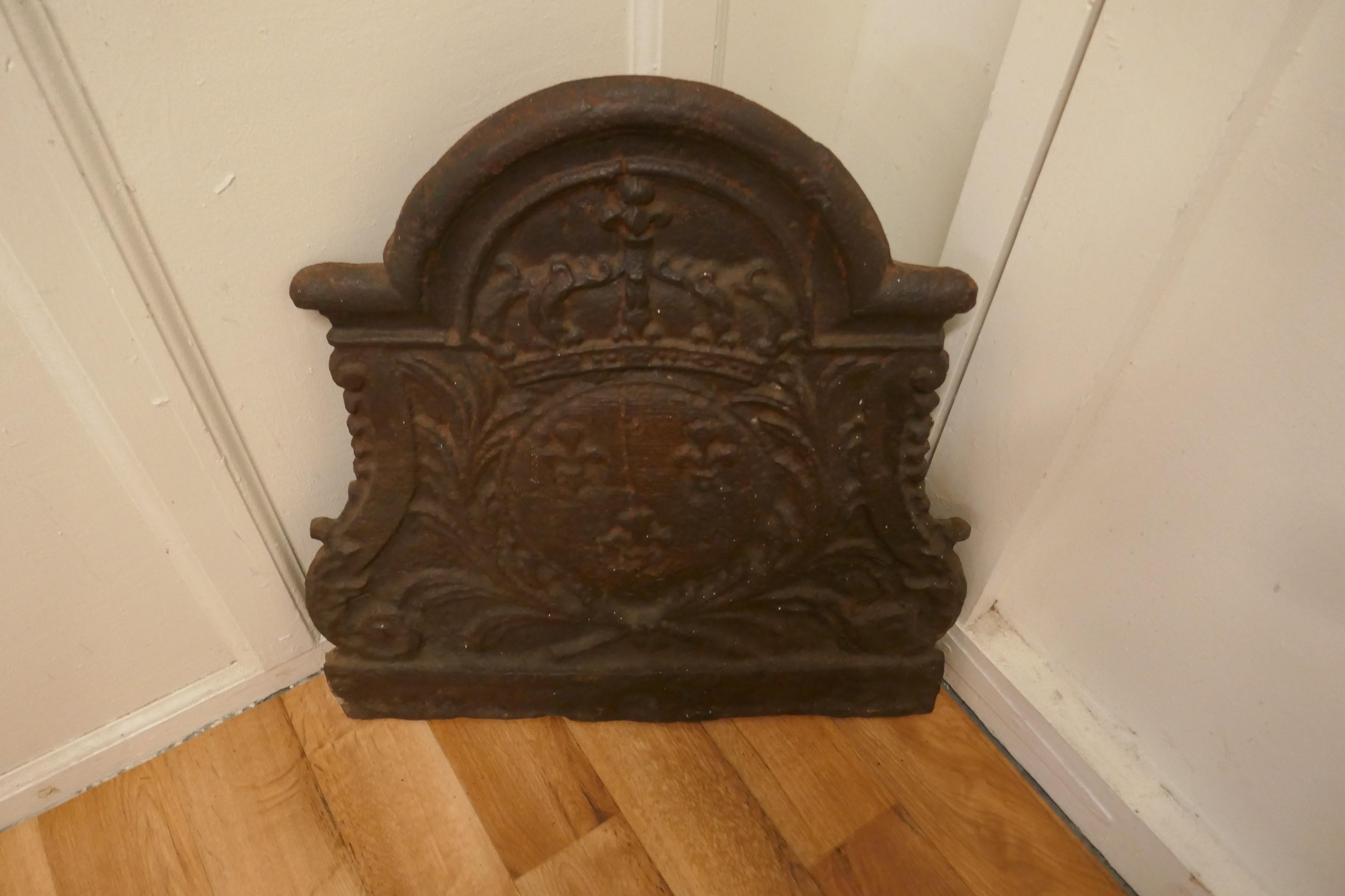 Antique French Cast Iron Fire Back In Good Condition For Sale In Chillerton, Isle of Wight