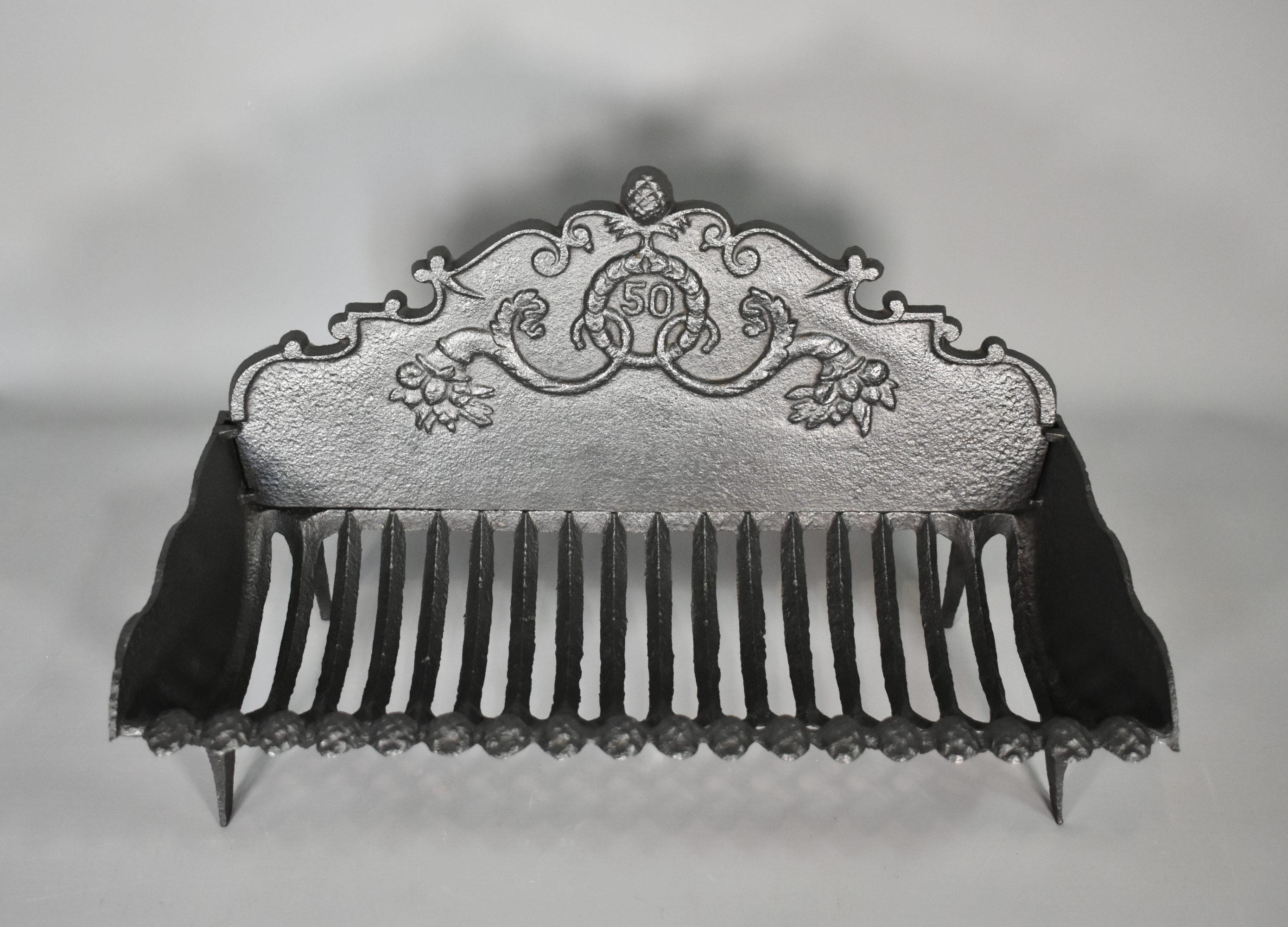 Antique French Cast Iron Fire Grate Napoleon III Style In Good Condition For Sale In SAINTE-COLOMBE, FR