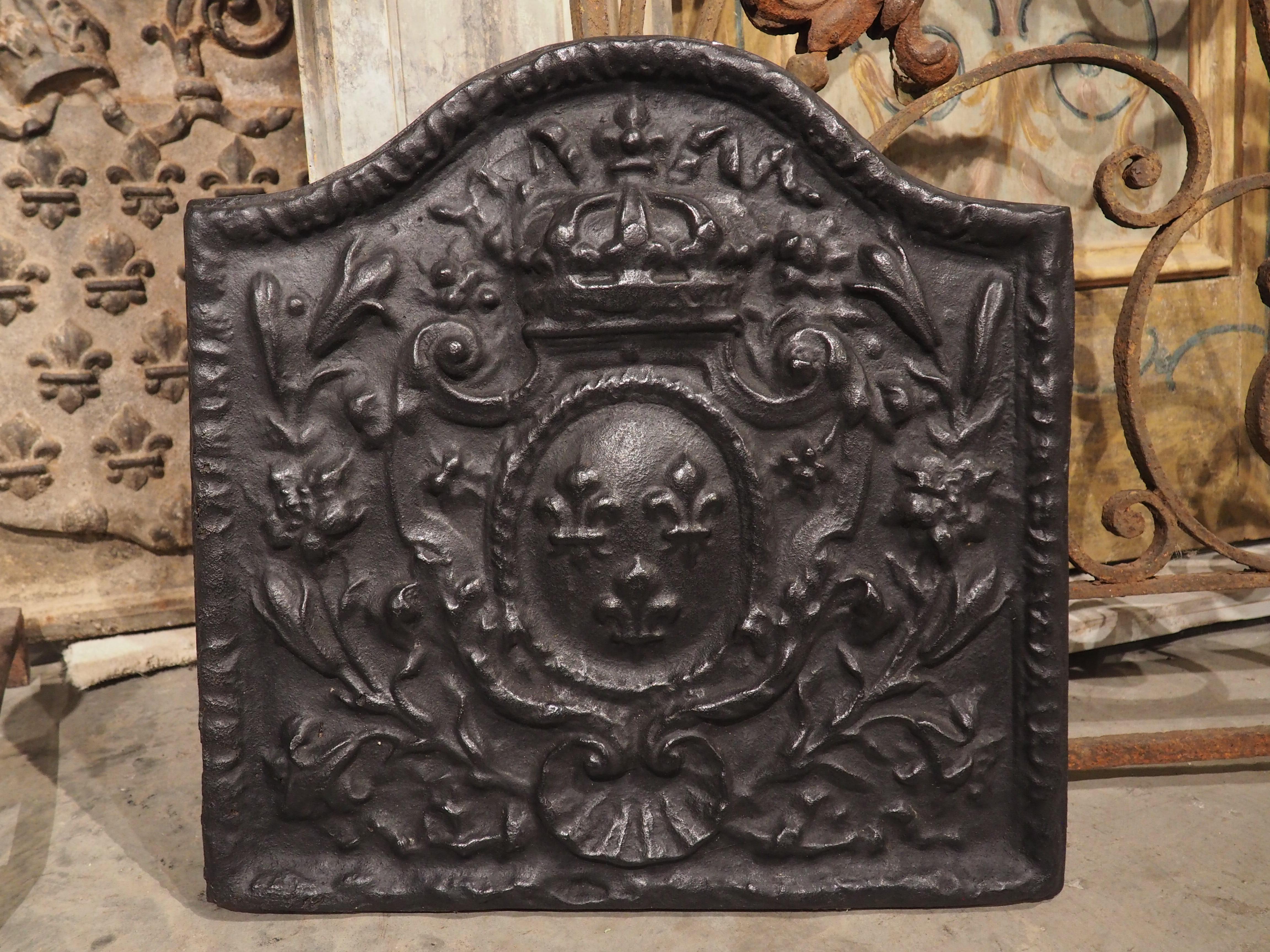 Antique French Cast Iron Fireback Depicting The Arms of France, 20th Century 7