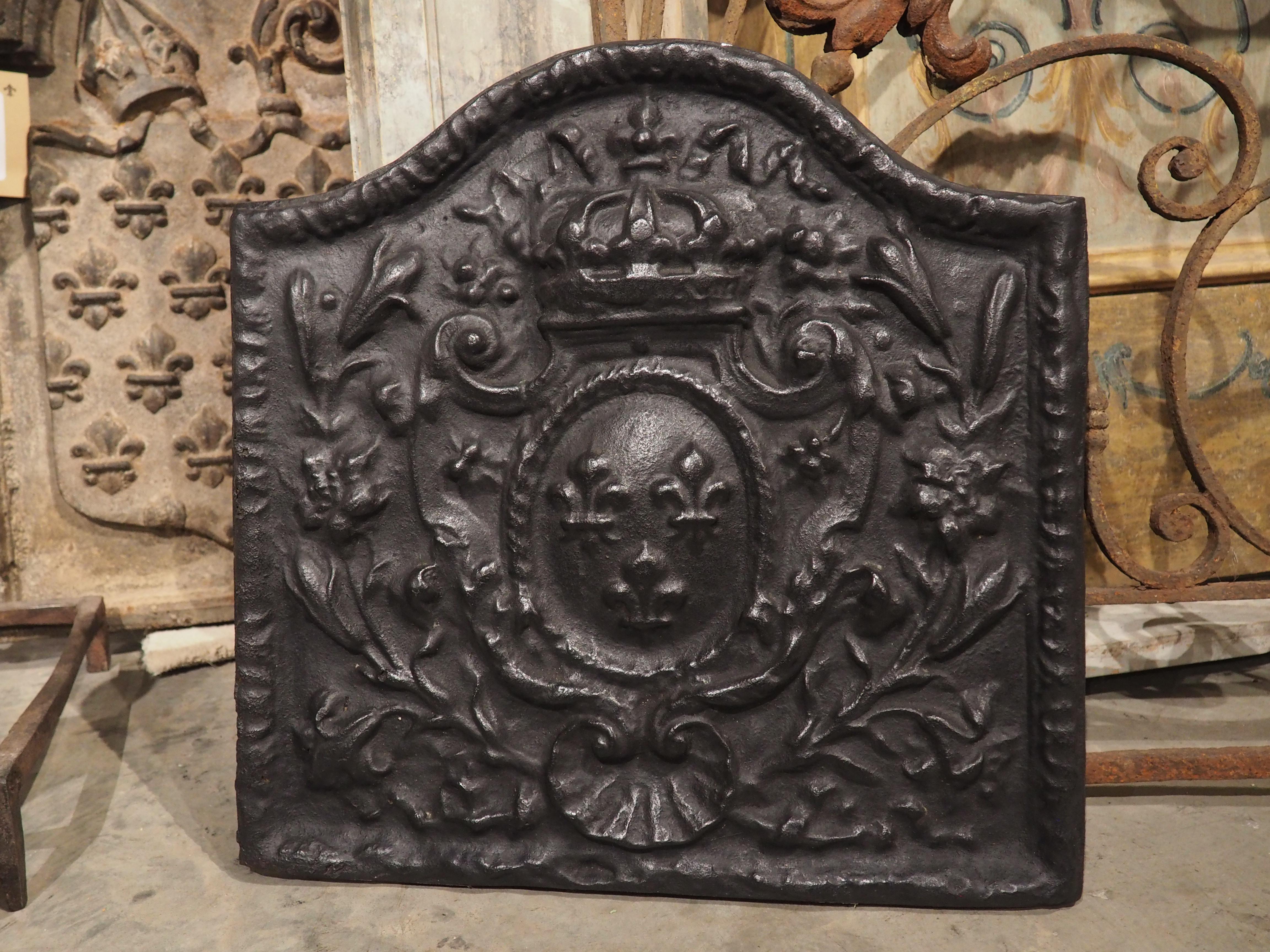 Antique French Cast Iron Fireback Depicting The Arms of France, 20th Century 4
