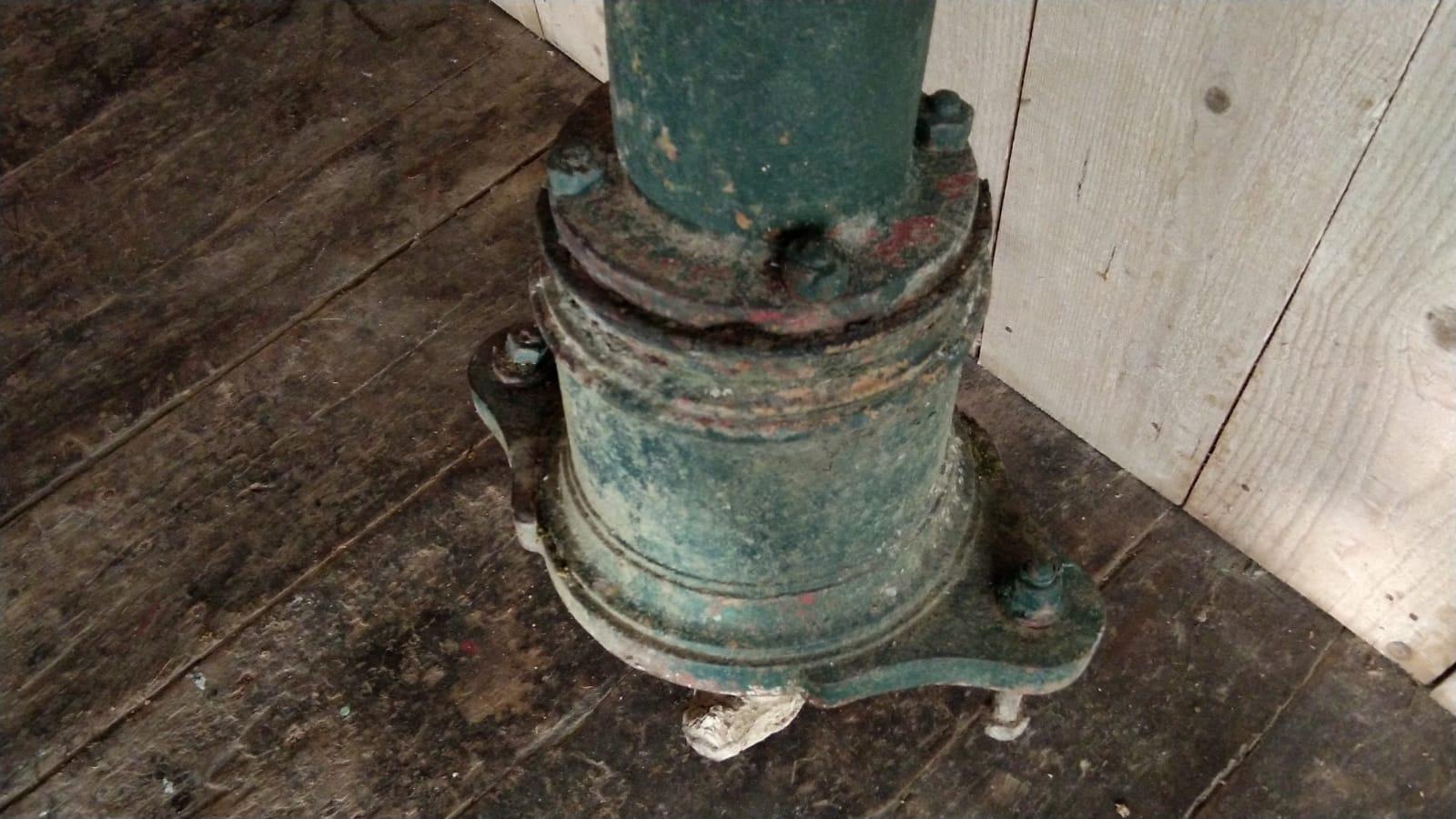 Antique French Cast Iron Garden Fountain Pump, circa 1810 In Good Condition For Sale In Lectoure, Occitanie