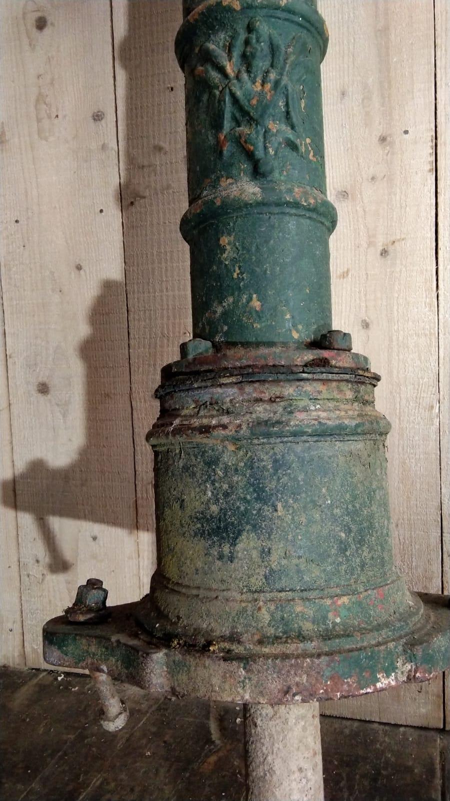 Antique French Cast Iron Garden Fountain Pump, circa 1810 For Sale 4