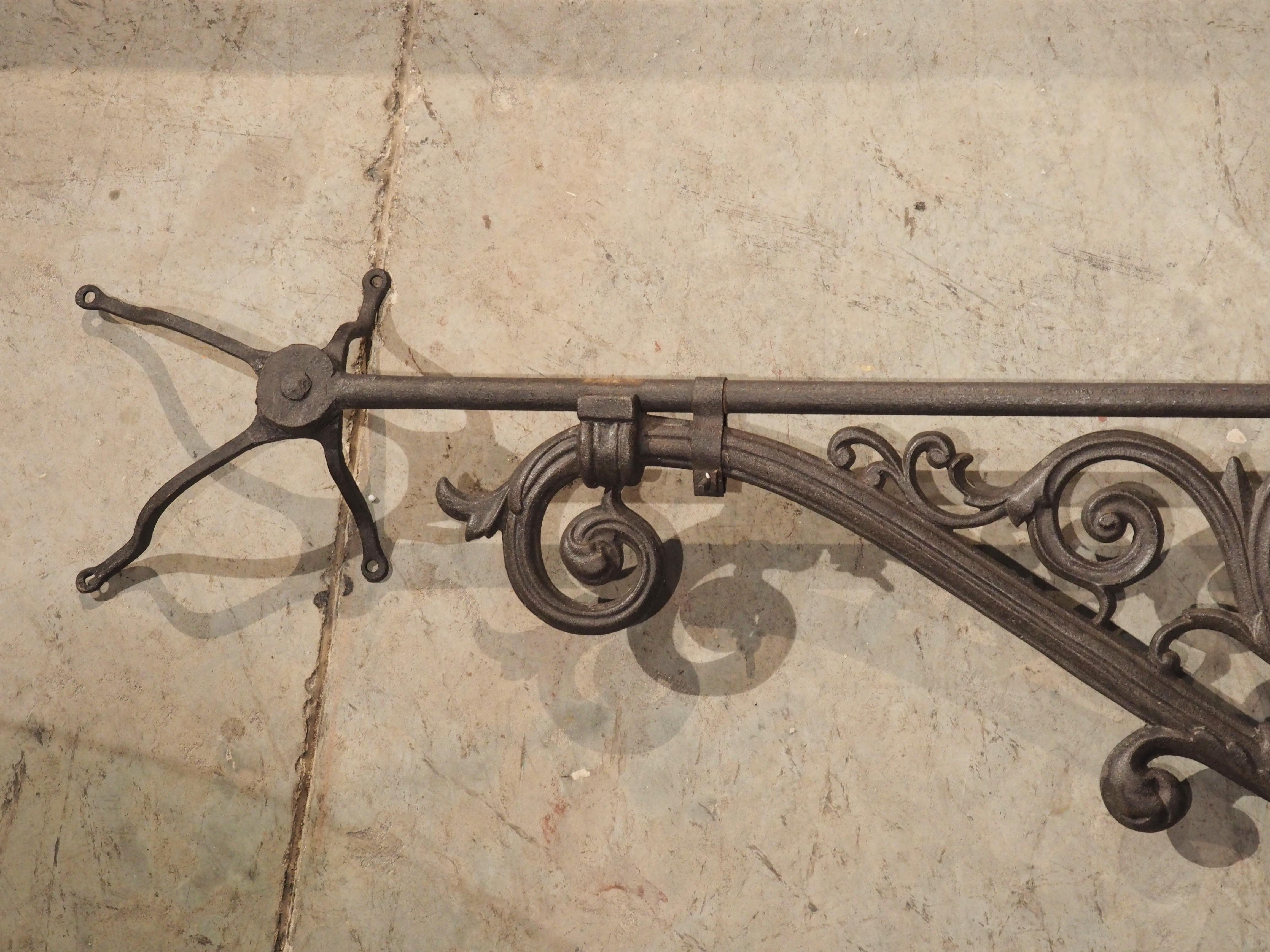 Français Porte-lanterne ancien en fonte française, Circa 1900