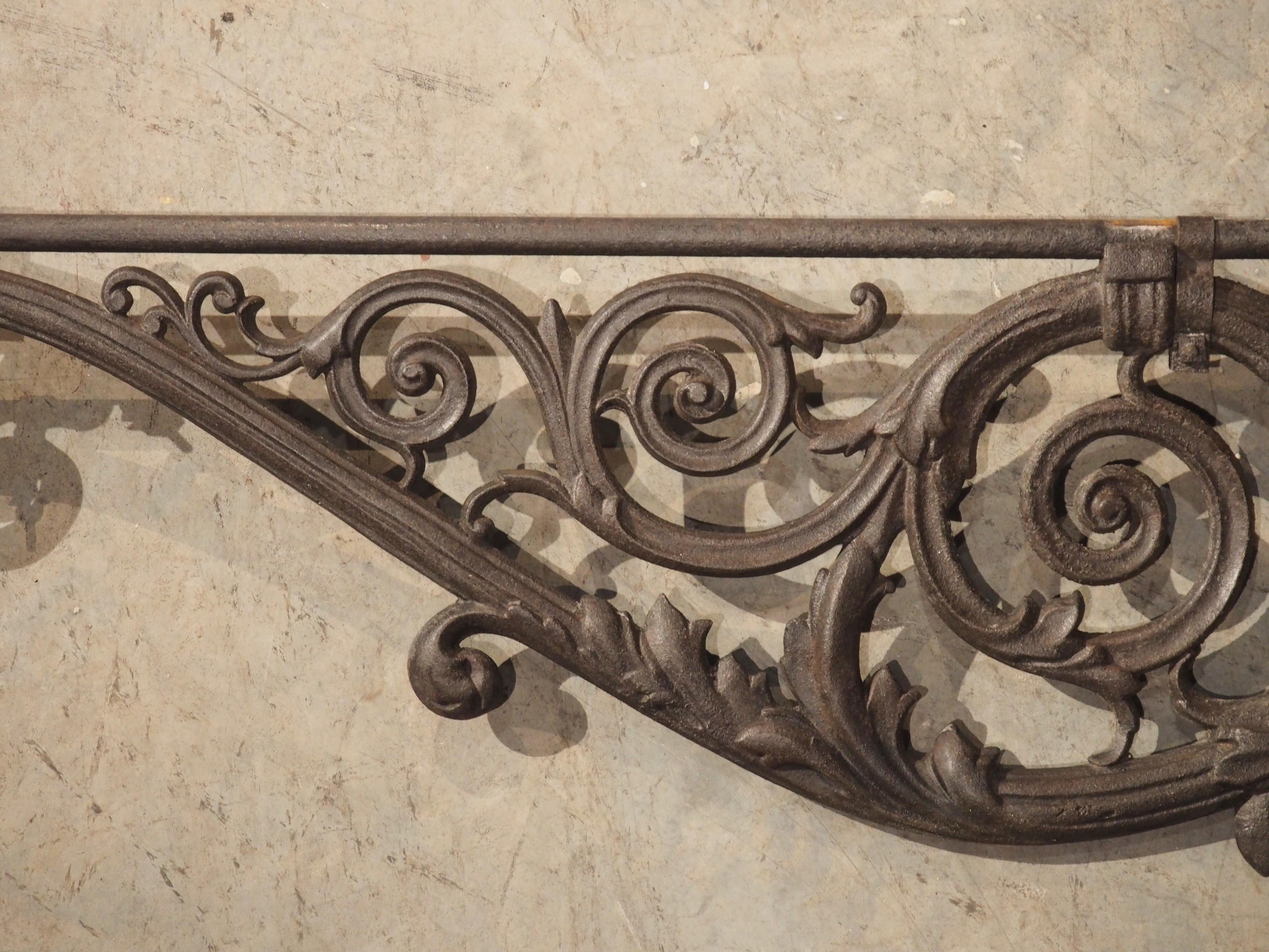Moulage Porte-lanterne ancien en fonte française, Circa 1900