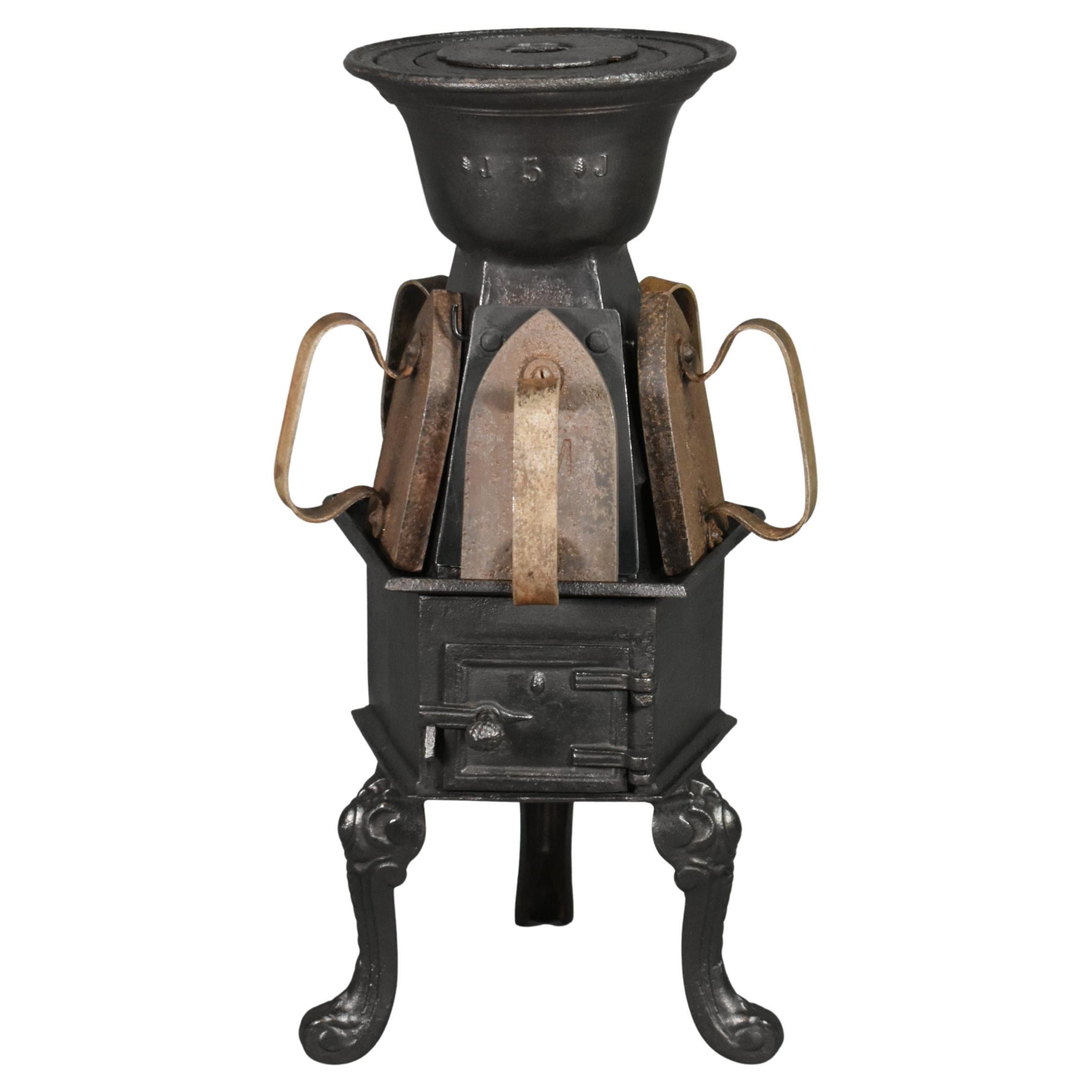 Ancienne fourchette de toilette française en fonte avec cinq fers de selle