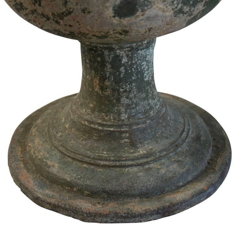 Antique French Cast Iron Urn In Good Condition For Sale In Culver City, CA