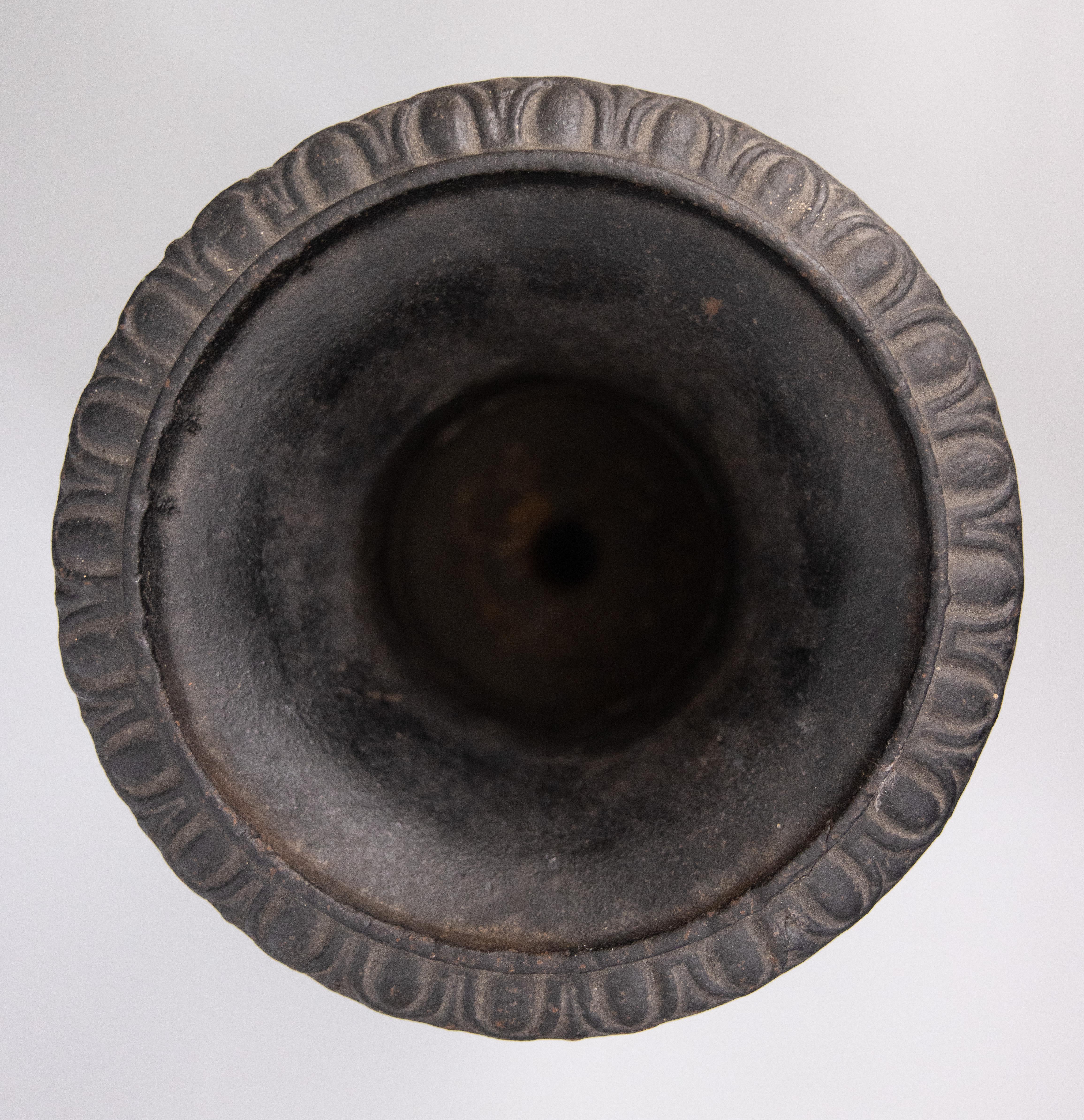 Urne en fonte française antique Bon état - En vente à Pearland, TX