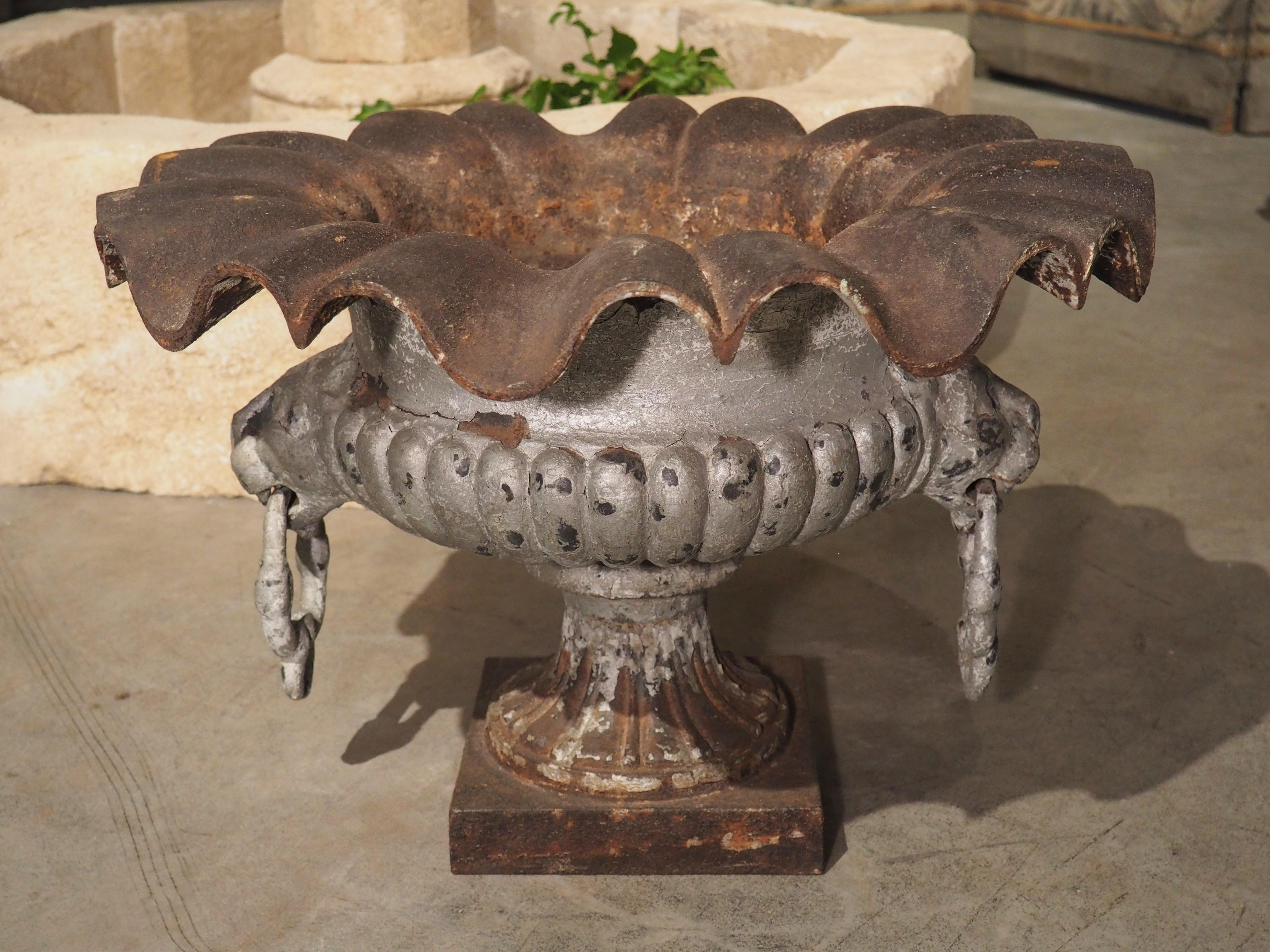 Antique French Cast Iron Vase with Lion Head Handles and Gardroons, 19th Century 17