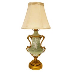 Lampe française ancienne en porcelaine céladon avec montures en bronze d'or, vers les années 1880