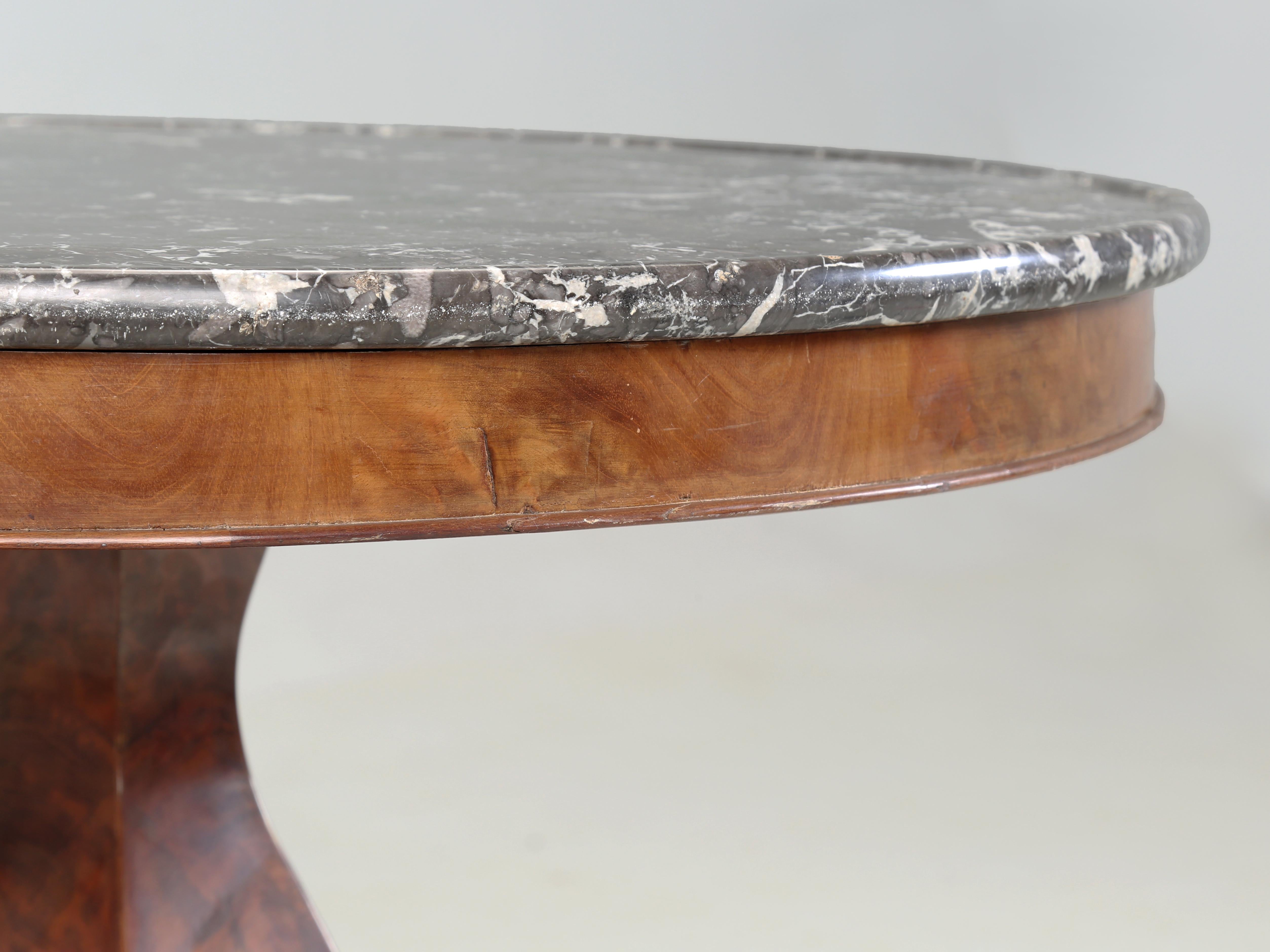Antique French Center Hall Table Caoba Santa Ana Mármol Estado Original en venta 2