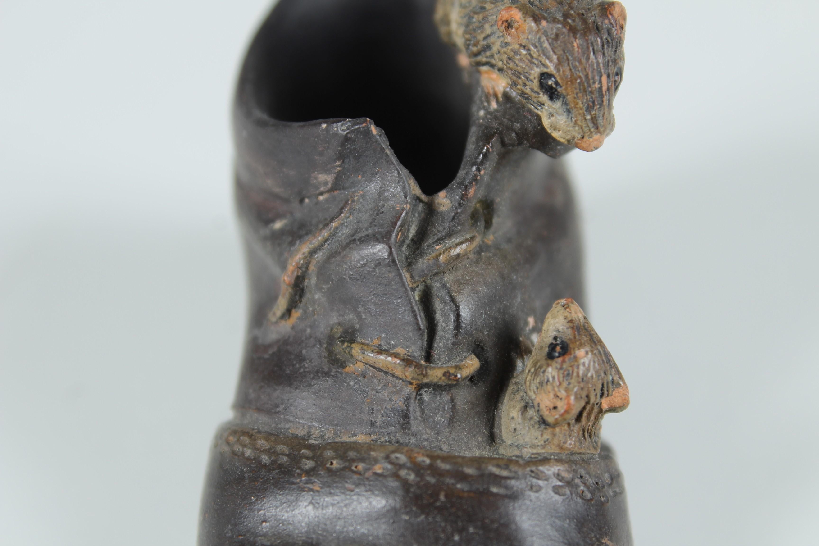 Antike französische Keramik, Schuh mit Mice, um 1900 im Angebot 5