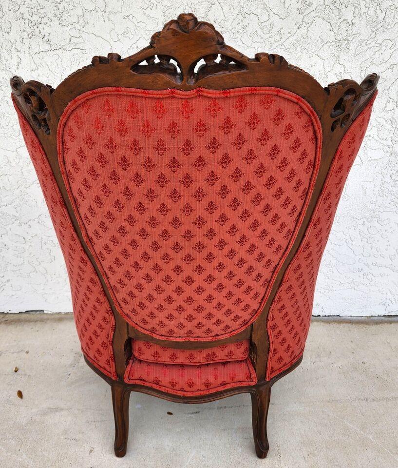Ancienne Chaise Française Bergere Noyer Bon état - En vente à Lake Worth, FL