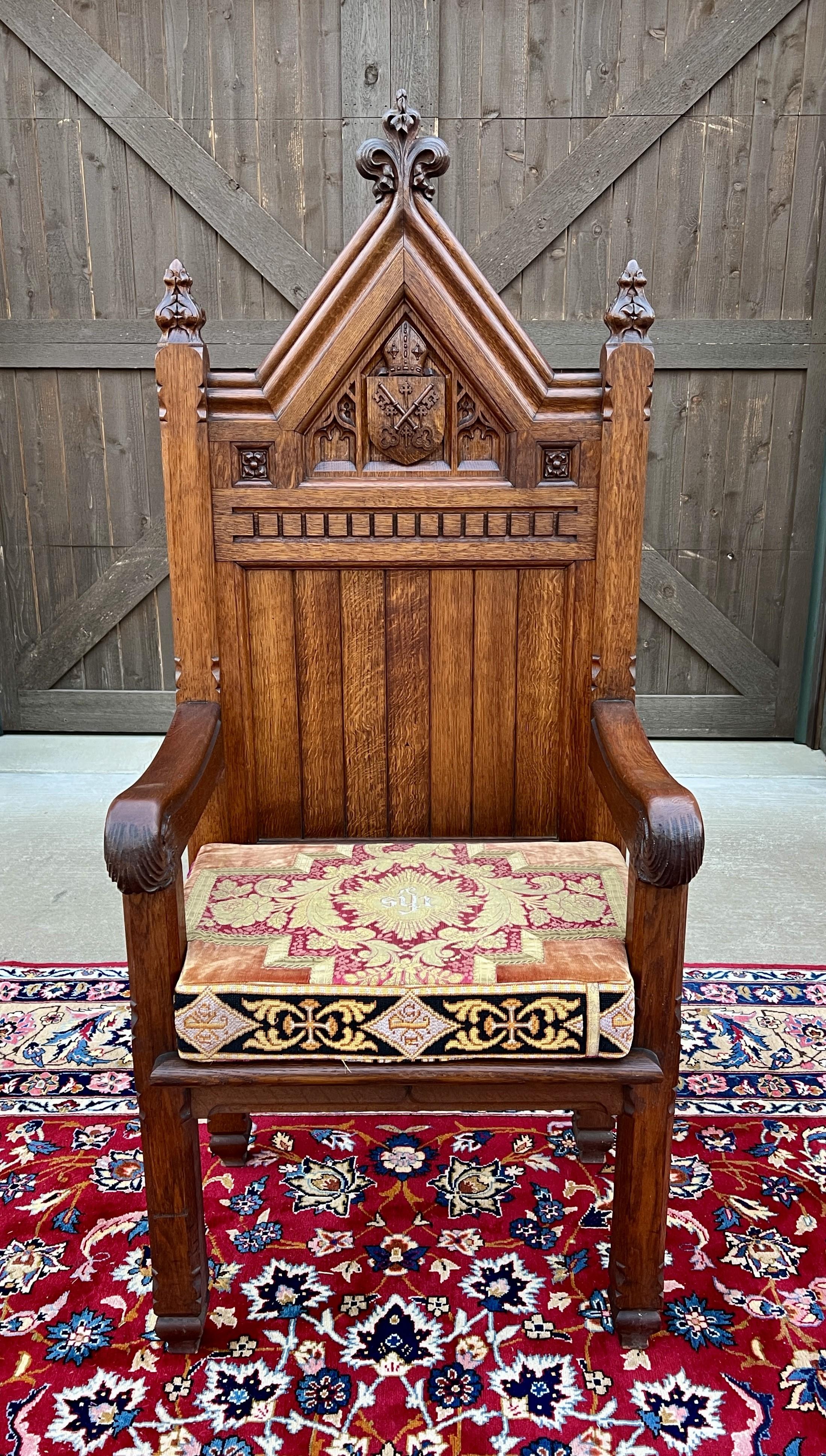 Antique French Chair Gothic Revival Bishops Throne Altar Chair Cushion Oak 19thC in vendita 2