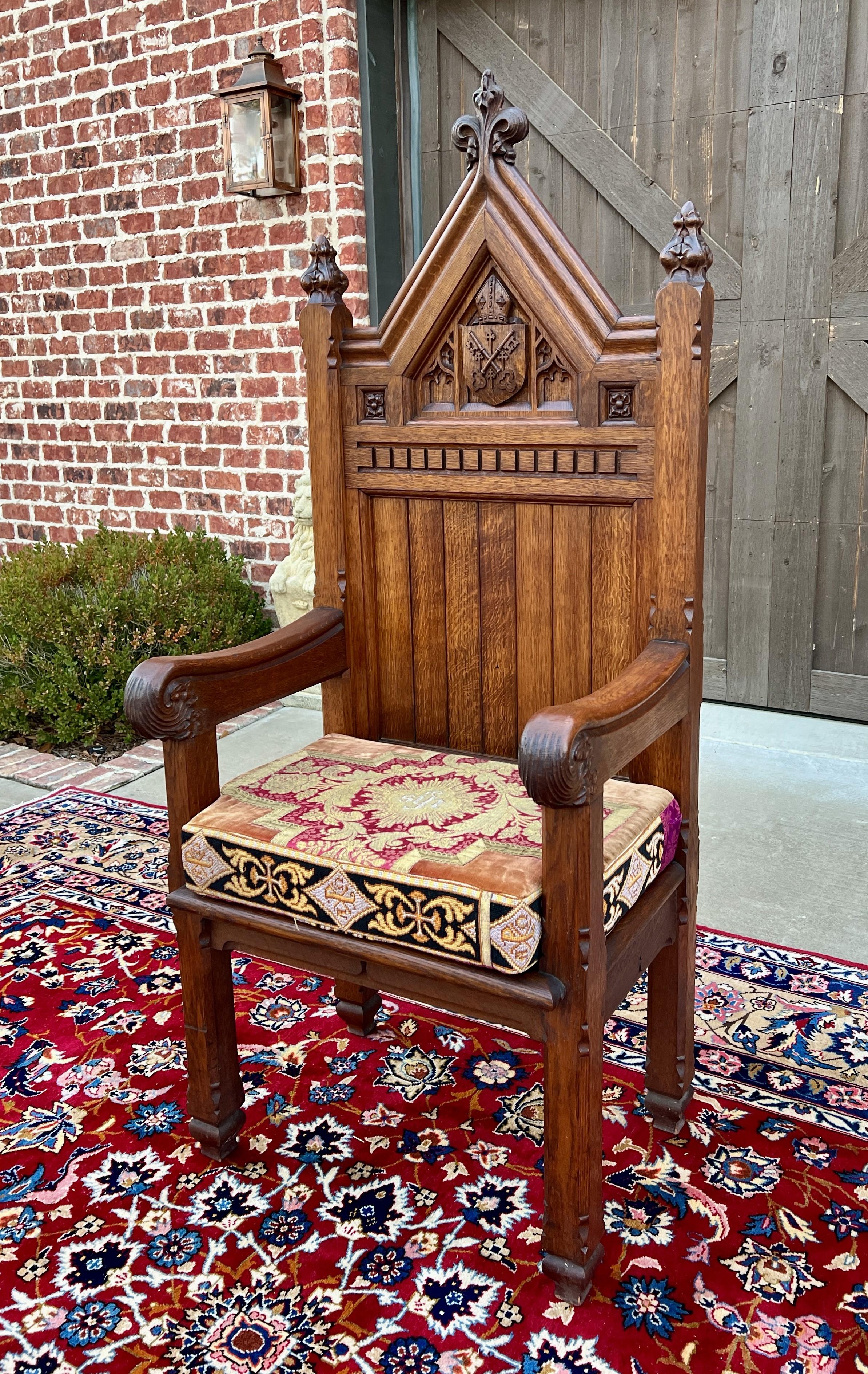 Antique French Chair Gothic Revival Bishops Throne Altar Chair Cushion Oak 19thC in vendita 3