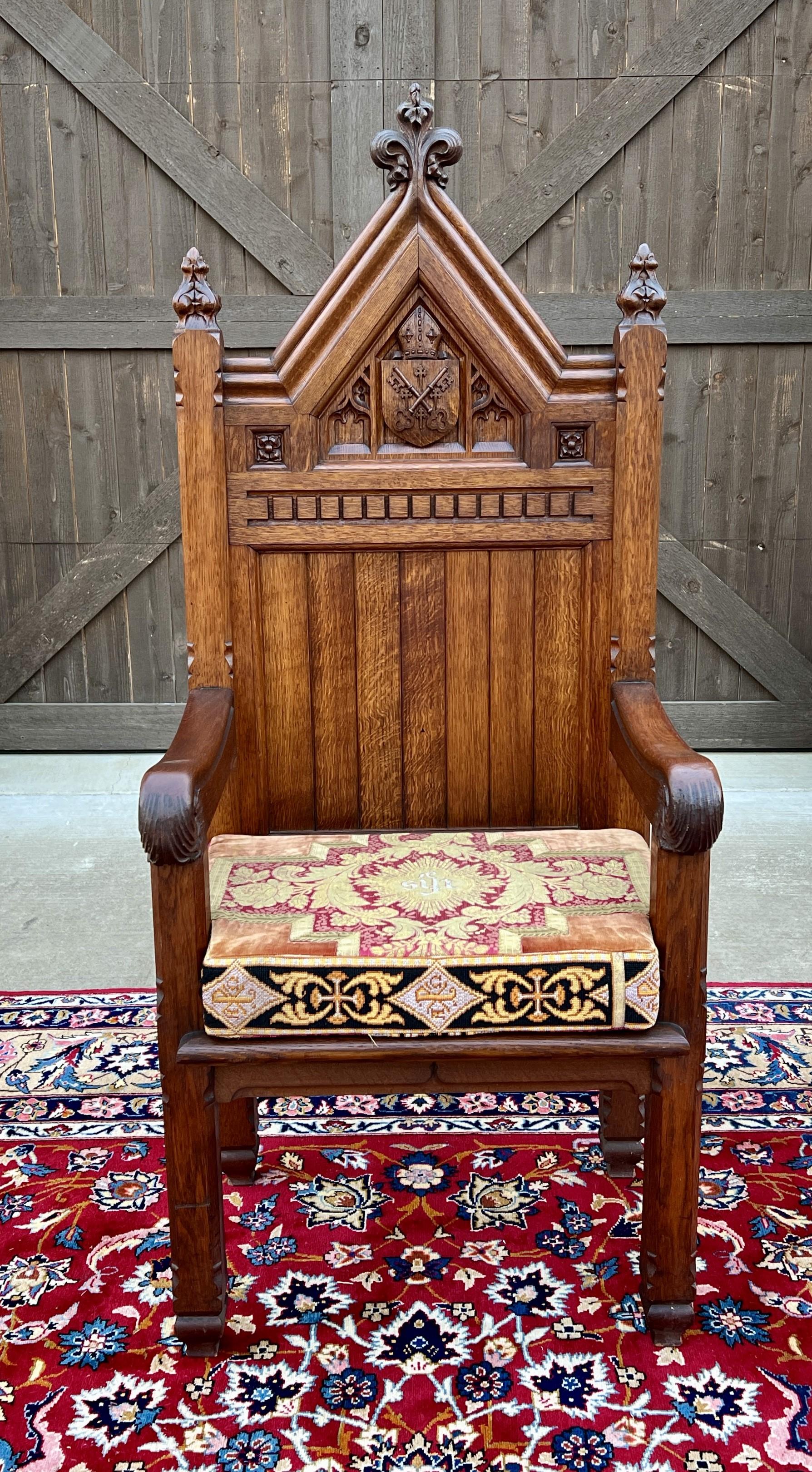 Antique French Chair Gothic Revival Bishops Throne Altar Chair Cushion Oak 19thC in vendita 5