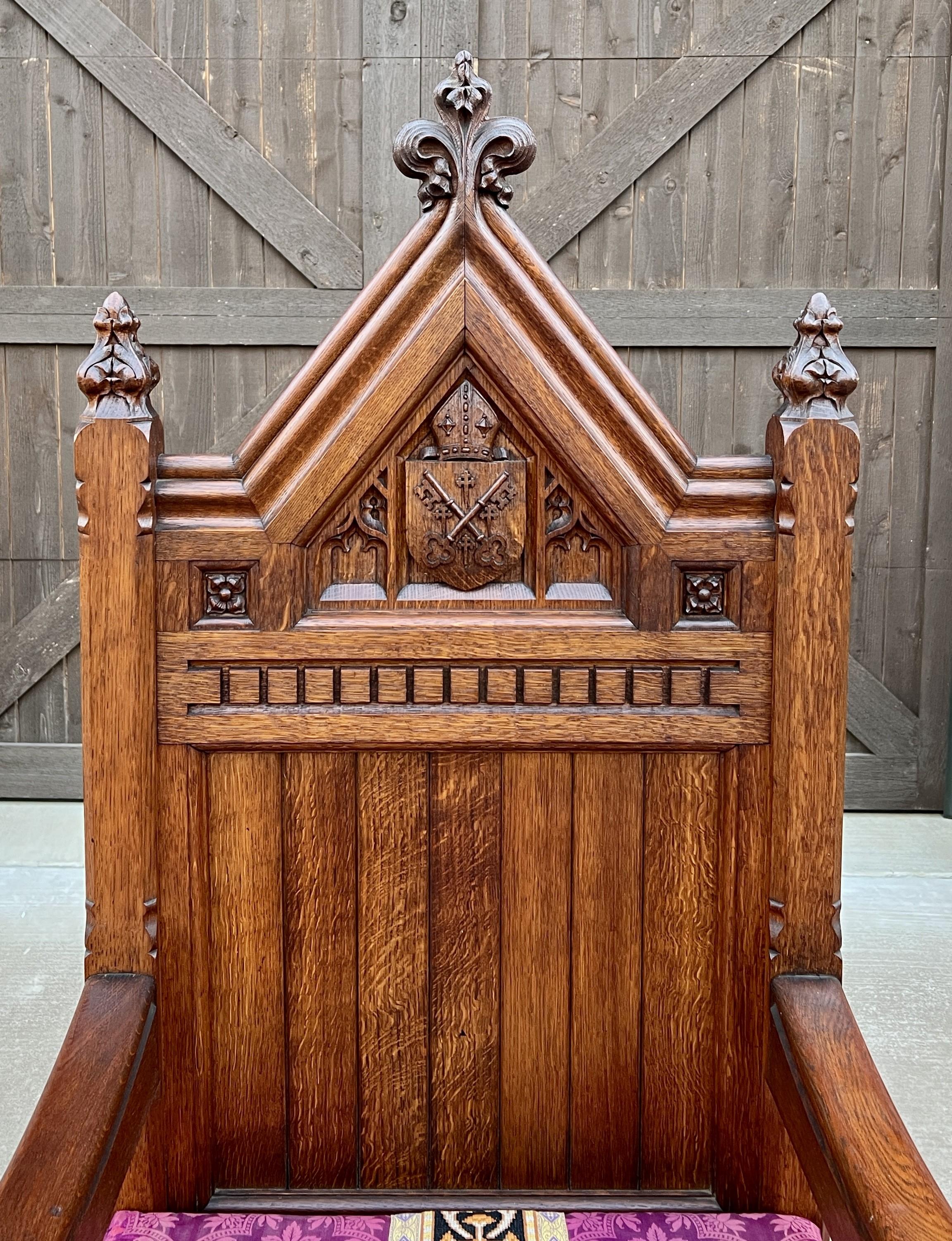 Intagliato Antique French Chair Gothic Revival Bishops Throne Altar Chair Cushion Oak 19thC in vendita