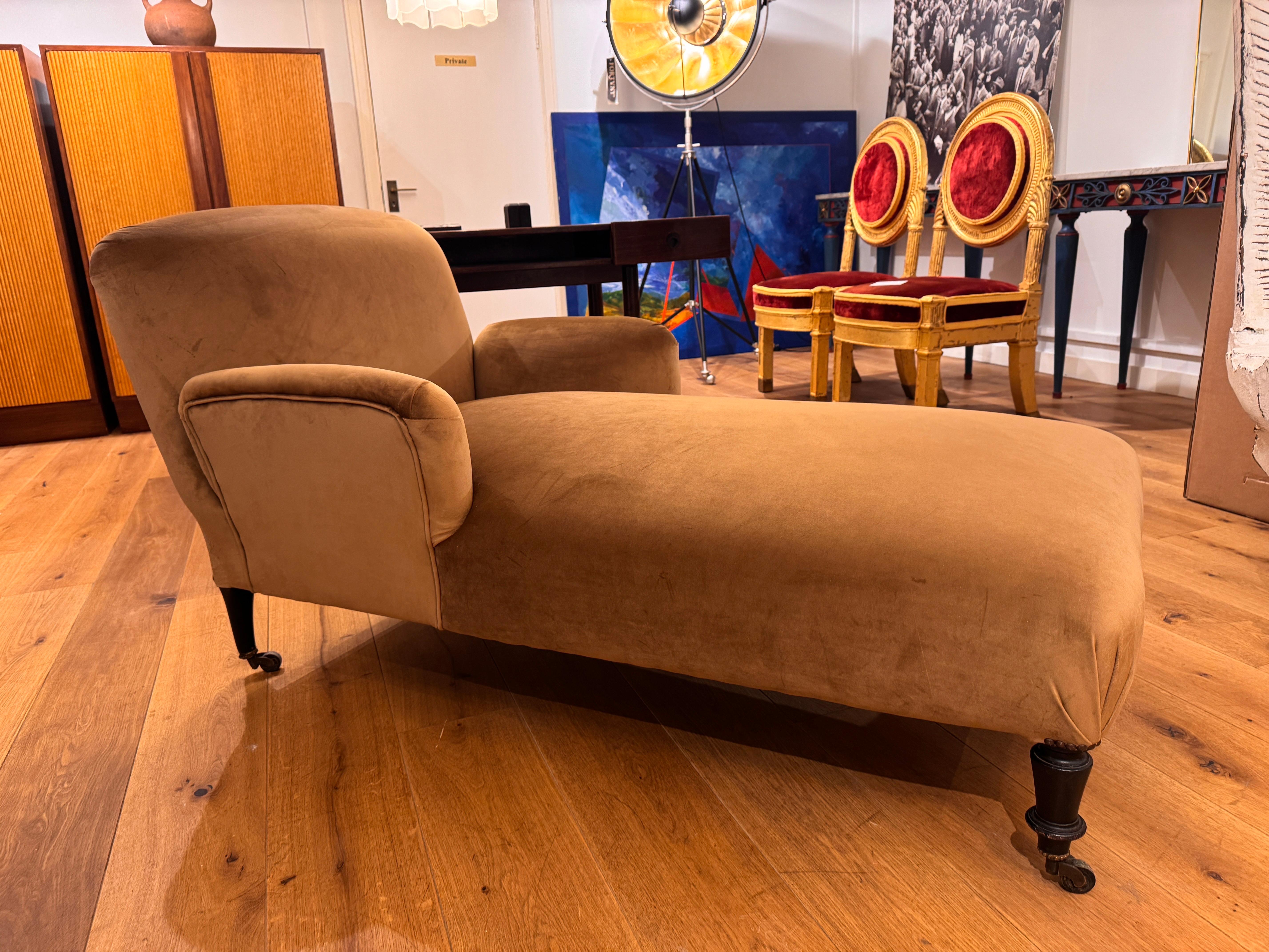 Chaise longue Antique French recién tapizada en terciopelo dorado en Bueno estado para la venta en London, GB