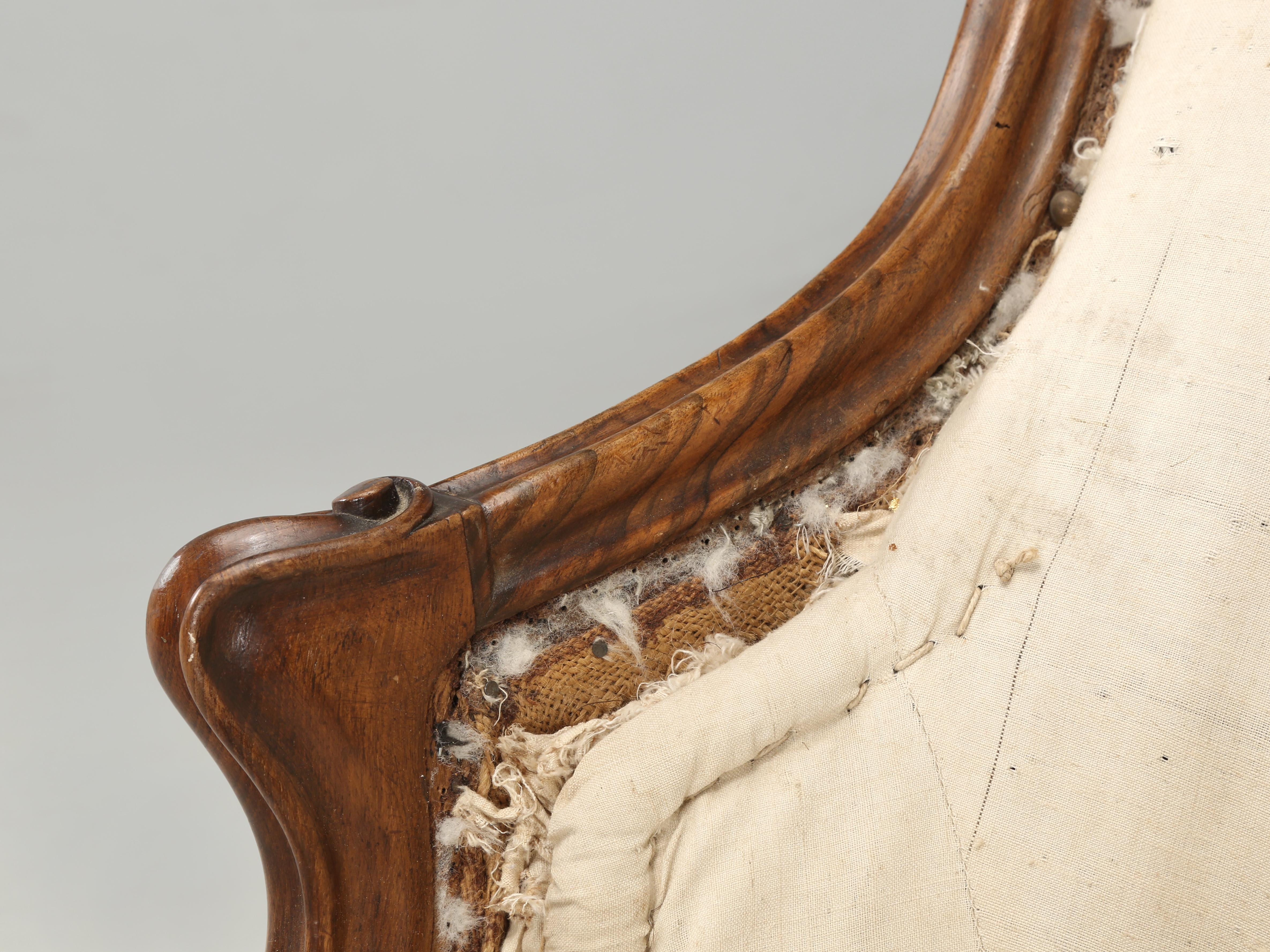 Carved Antique French Chaise Lounge in Figured Walnut in the Méridienne Style, c1860's