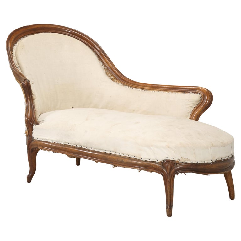 Antique French Chaise Lounge in Figured Walnut in the Méridienne Style