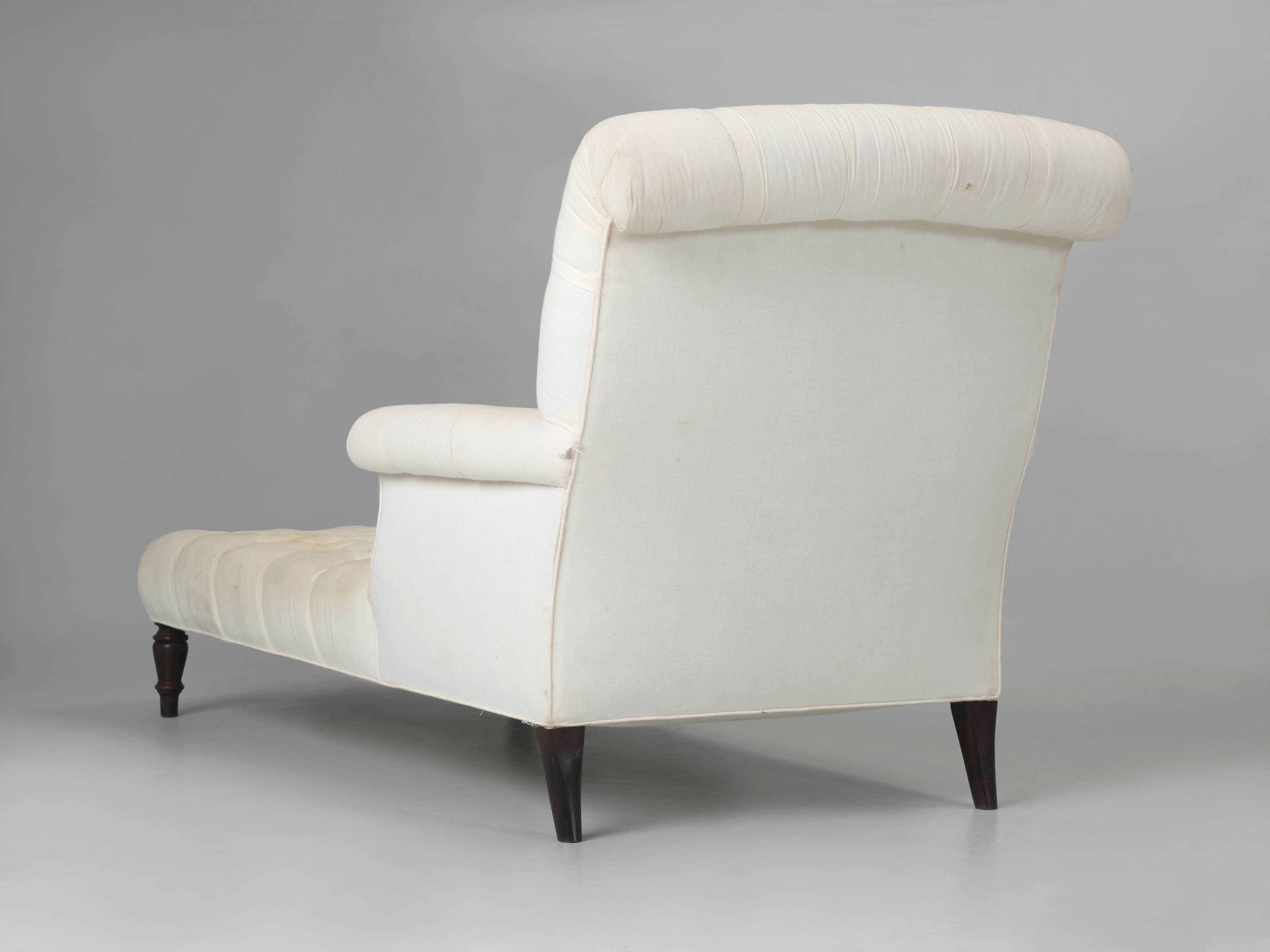 Antique French Chaise Tufted Upholstery Currently in Muslin Ready for Upholstery In Good Condition For Sale In Chicago, IL