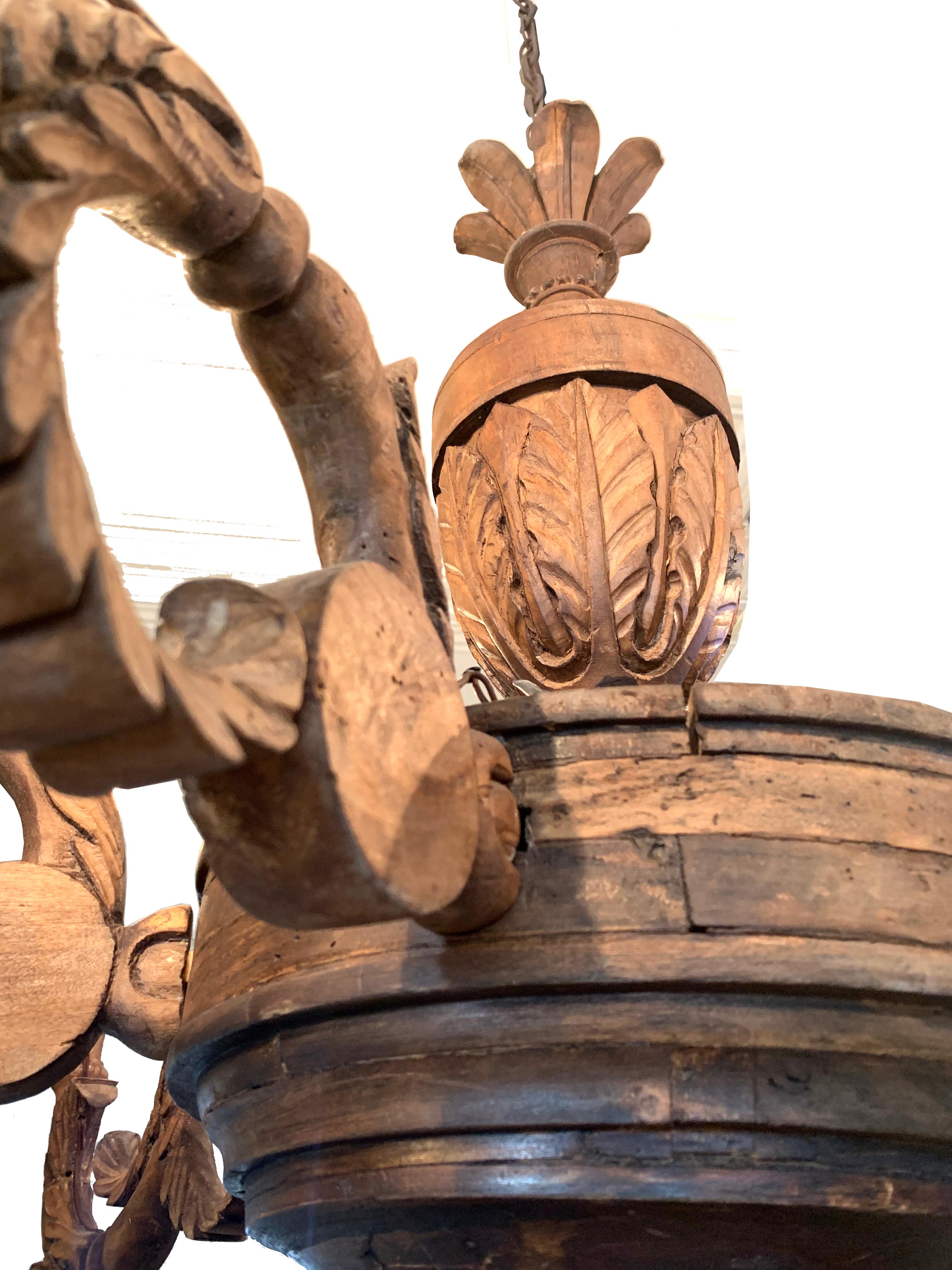 Großer antiker französischer Kronleuchter im Zustand „Relativ gut“ im Angebot in Sag Harbor, NY