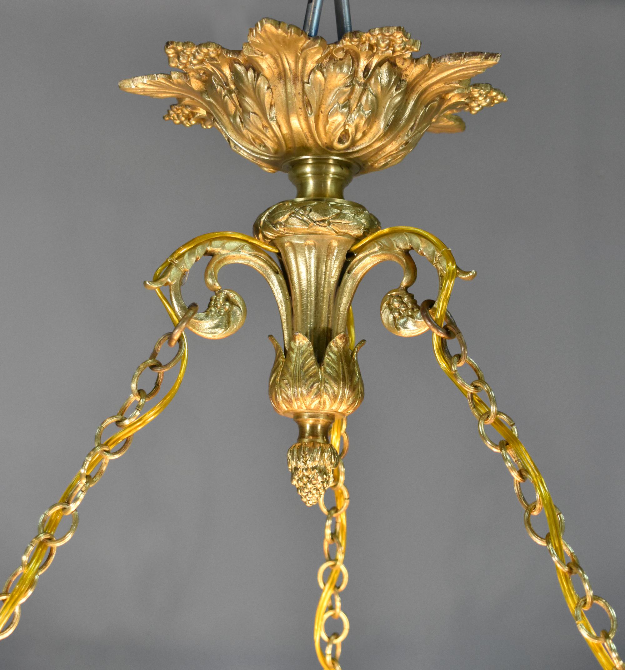 Antique French Chandelier in Bronze & Alabaster Napoleon III Second Empire For Sale 5