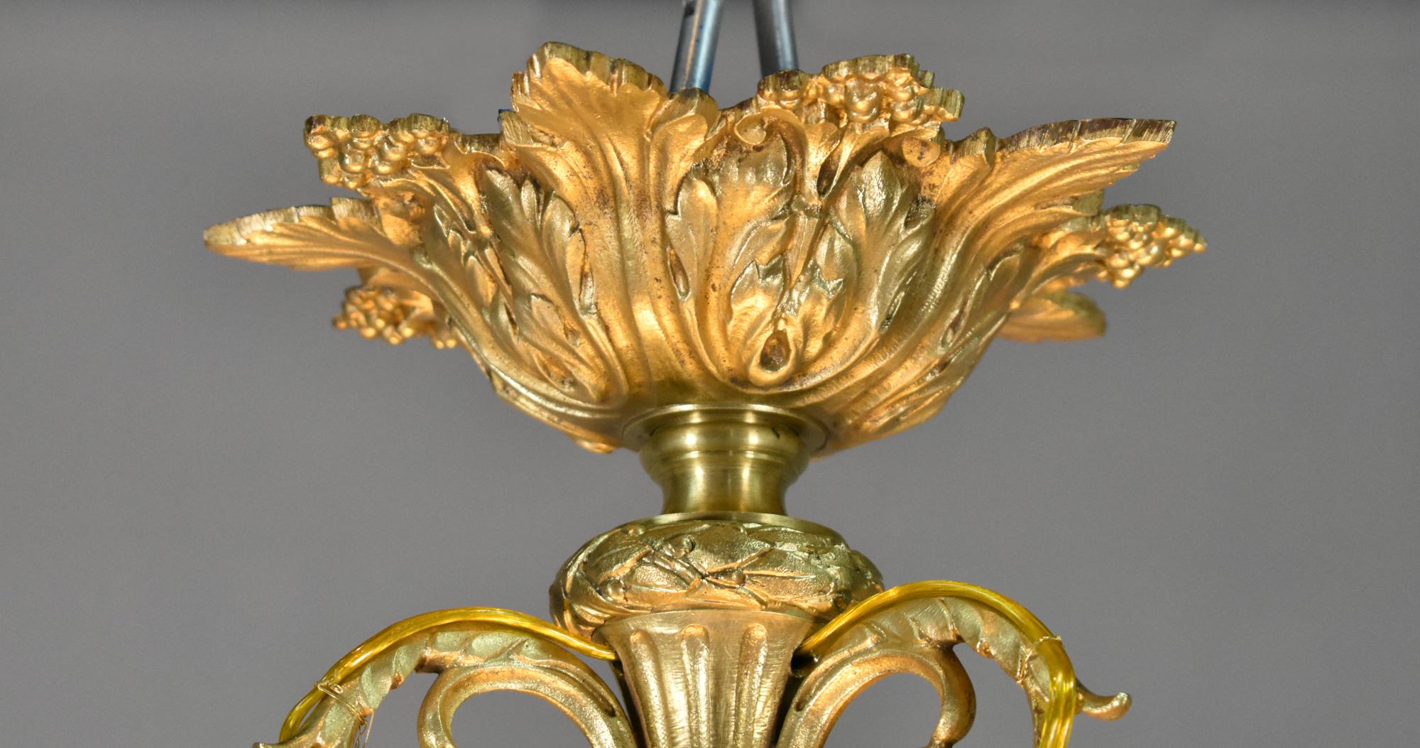 Lustre français ancien en bronze et albâtre Napoléon III Second Empire en vente 4