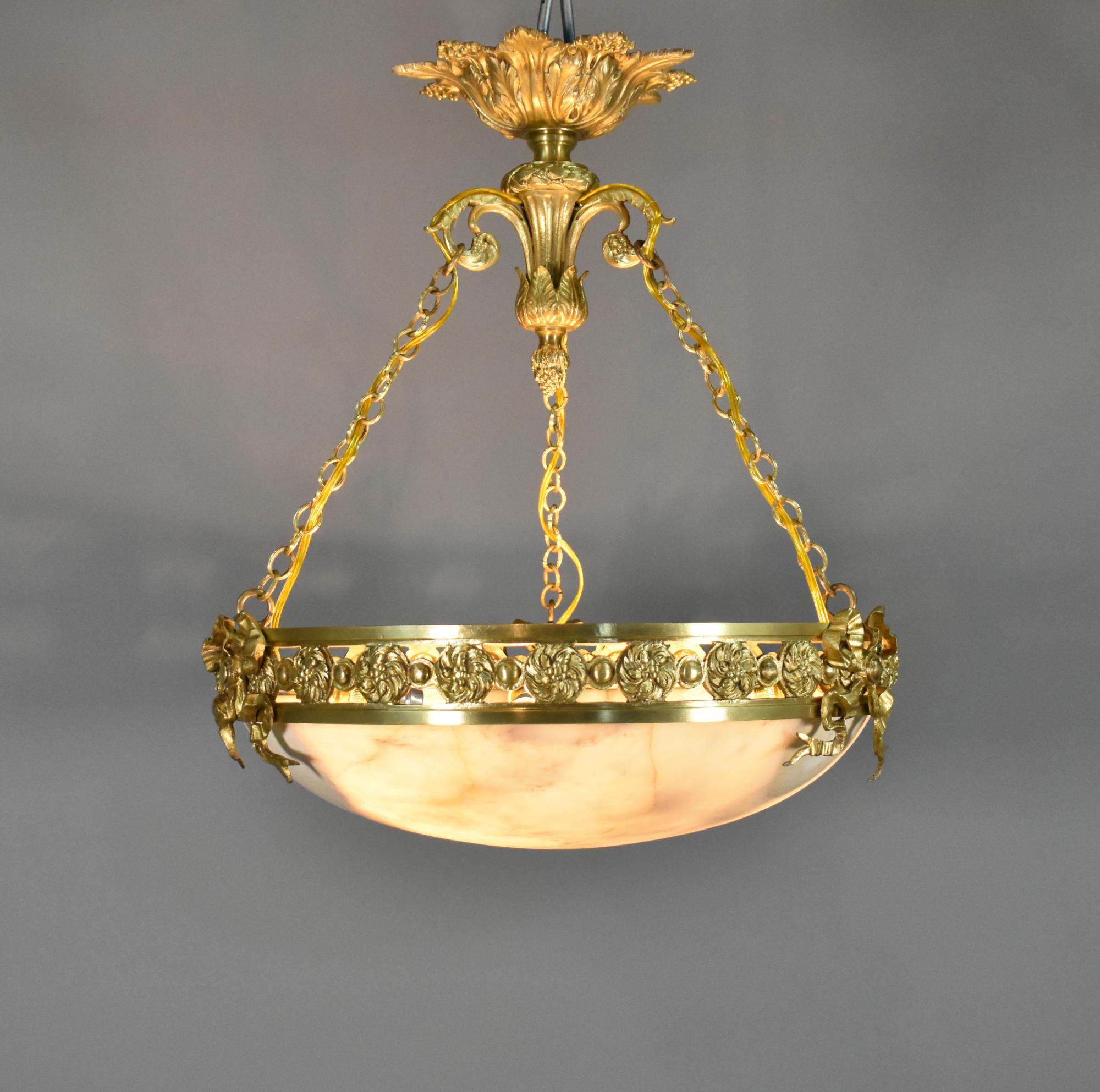 Antiker französischer Kronleuchter aus Bronze und Alabaster, Napoleon III., Zweites Kaiserreich (Französisch) im Angebot