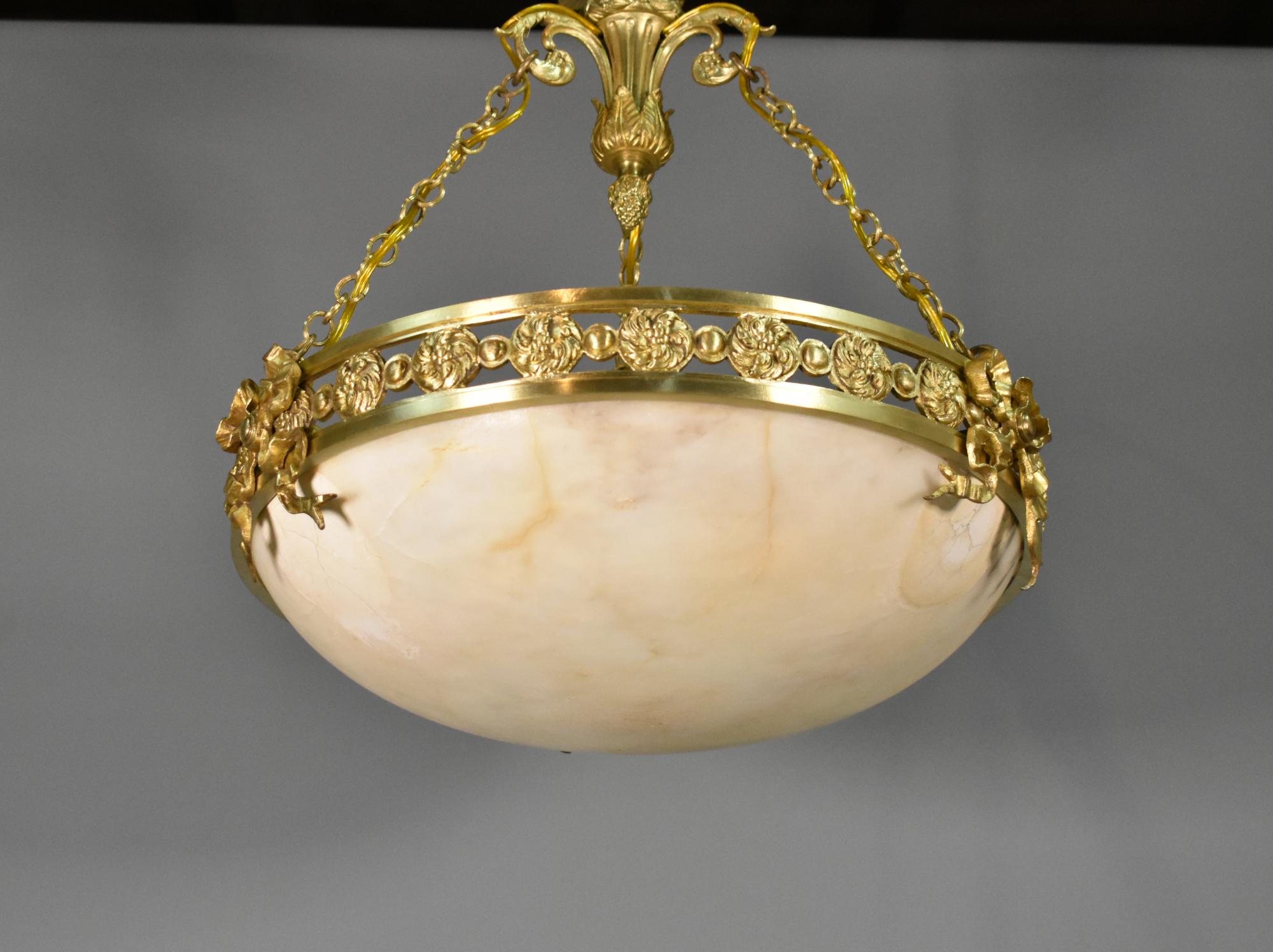 Antique French Chandelier in Bronze & Alabaster Napoleon III Second Empire In Good Condition For Sale In SAINTE-COLOMBE, FR