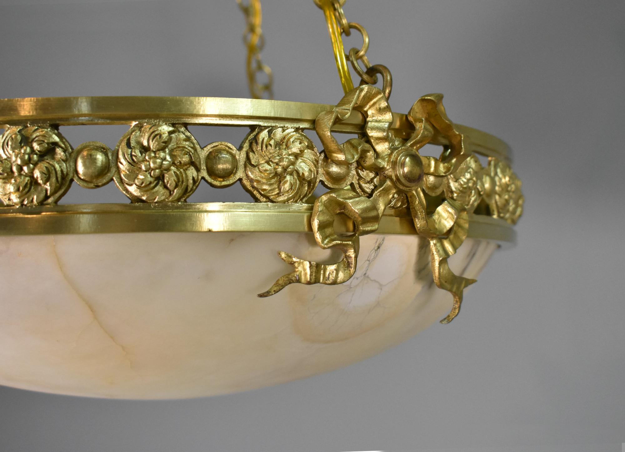 Antiker französischer Kronleuchter aus Bronze und Alabaster, Napoleon III., Zweites Kaiserreich im Angebot 1