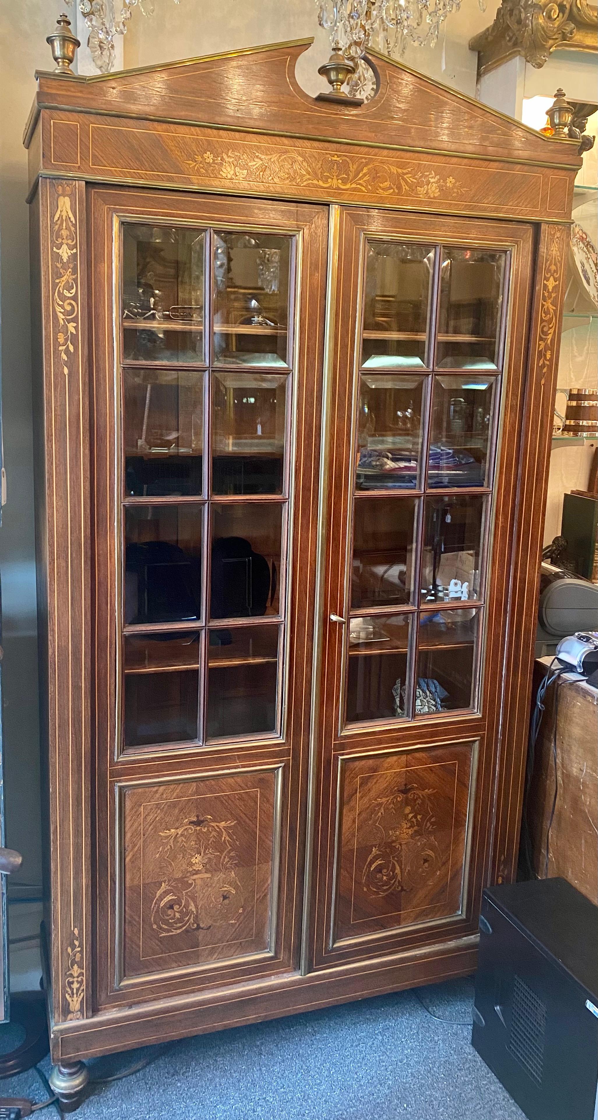 Antique French Charles X Rosewood and Satinwood Vitrine Bookcase, circa 1860s For Sale 4