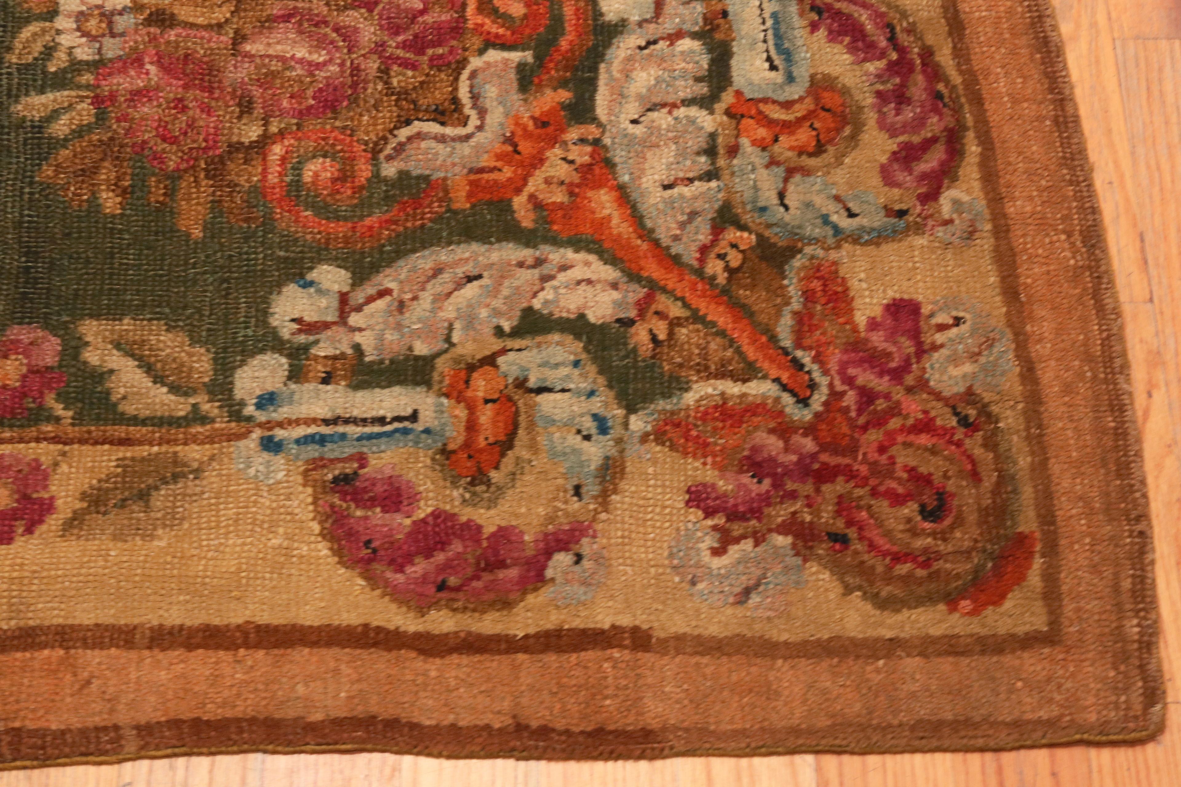 Antique French Charles X Savonnerie Rug. 10 ft 5 in x 14 ft 1 in In Good Condition For Sale In New York, NY