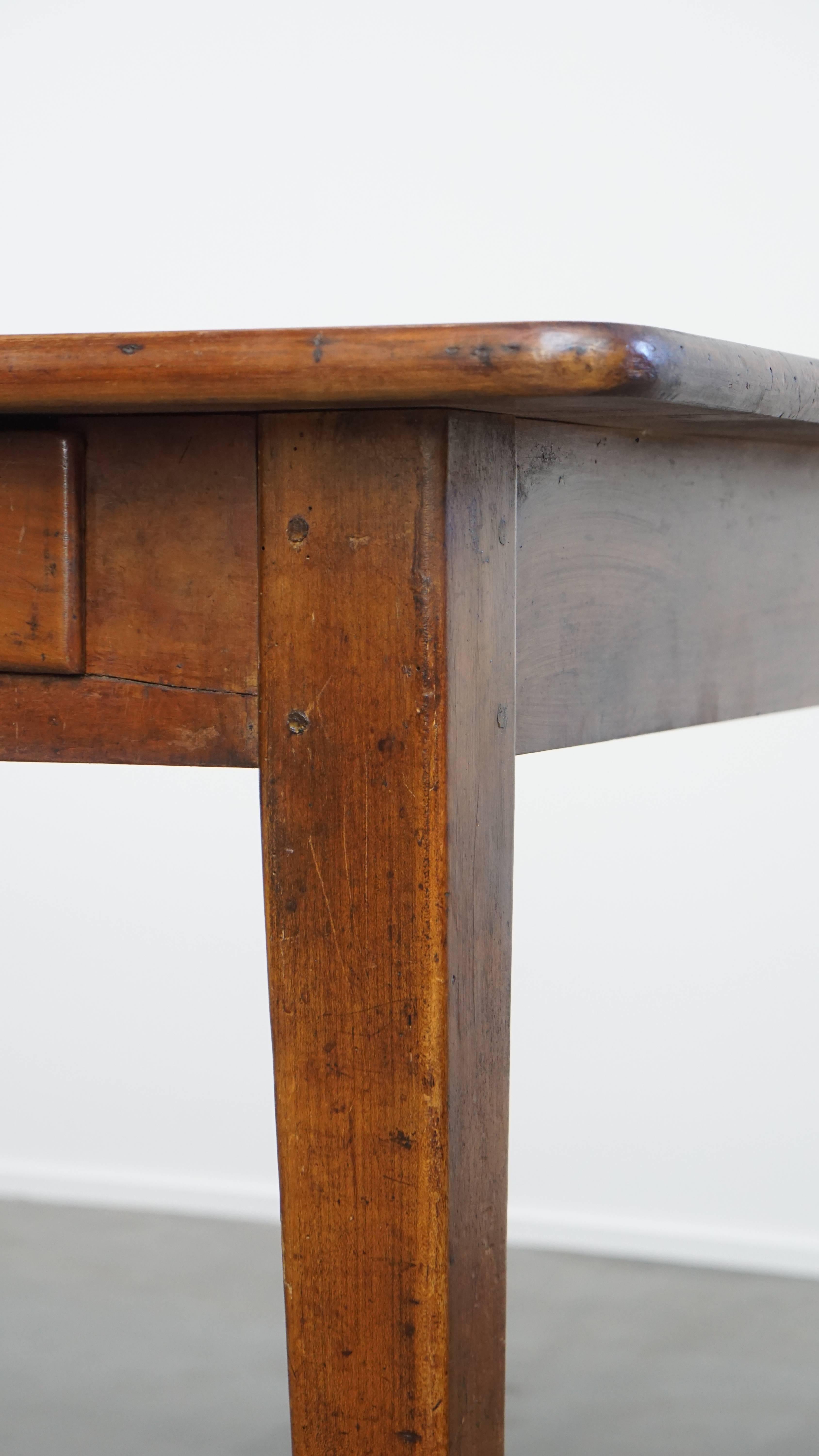 Table de salle à manger ancienne en bois de cerisier français avec un grand plateau extensible en vente 8