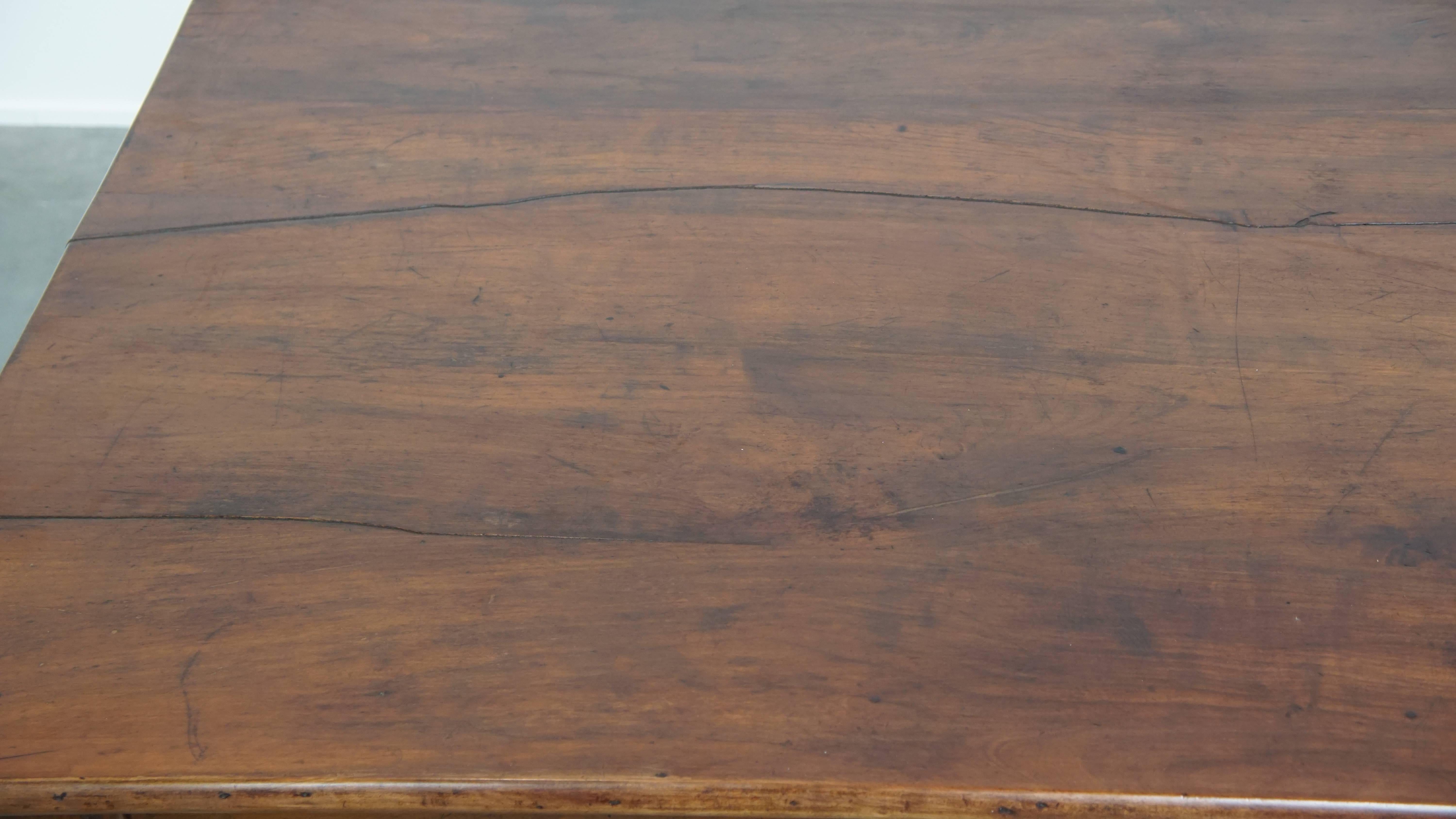 Table de salle à manger ancienne en bois de cerisier français avec un grand plateau extensible en vente 1