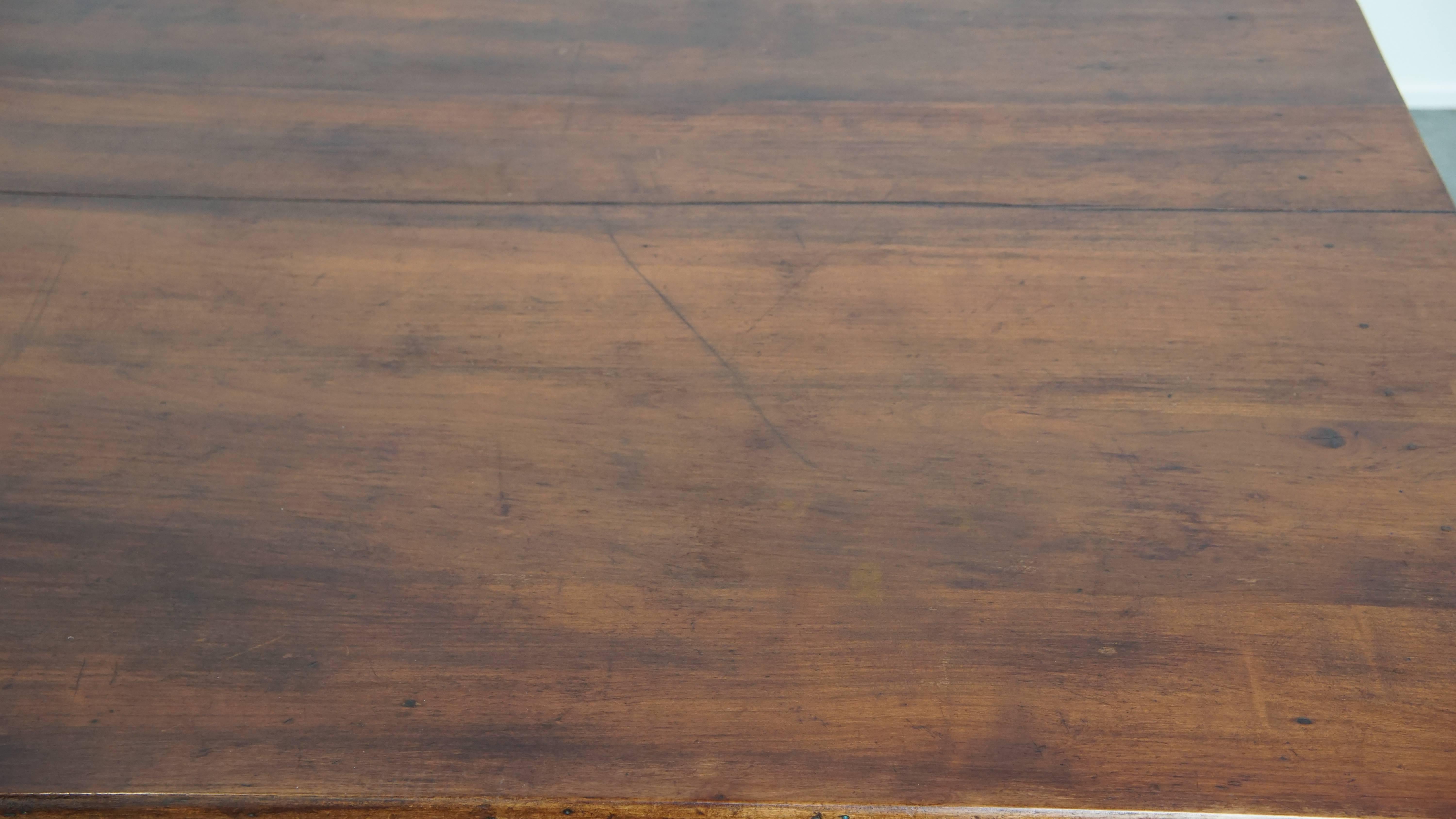 Table de salle à manger ancienne en bois de cerisier français avec un grand plateau extensible en vente 2