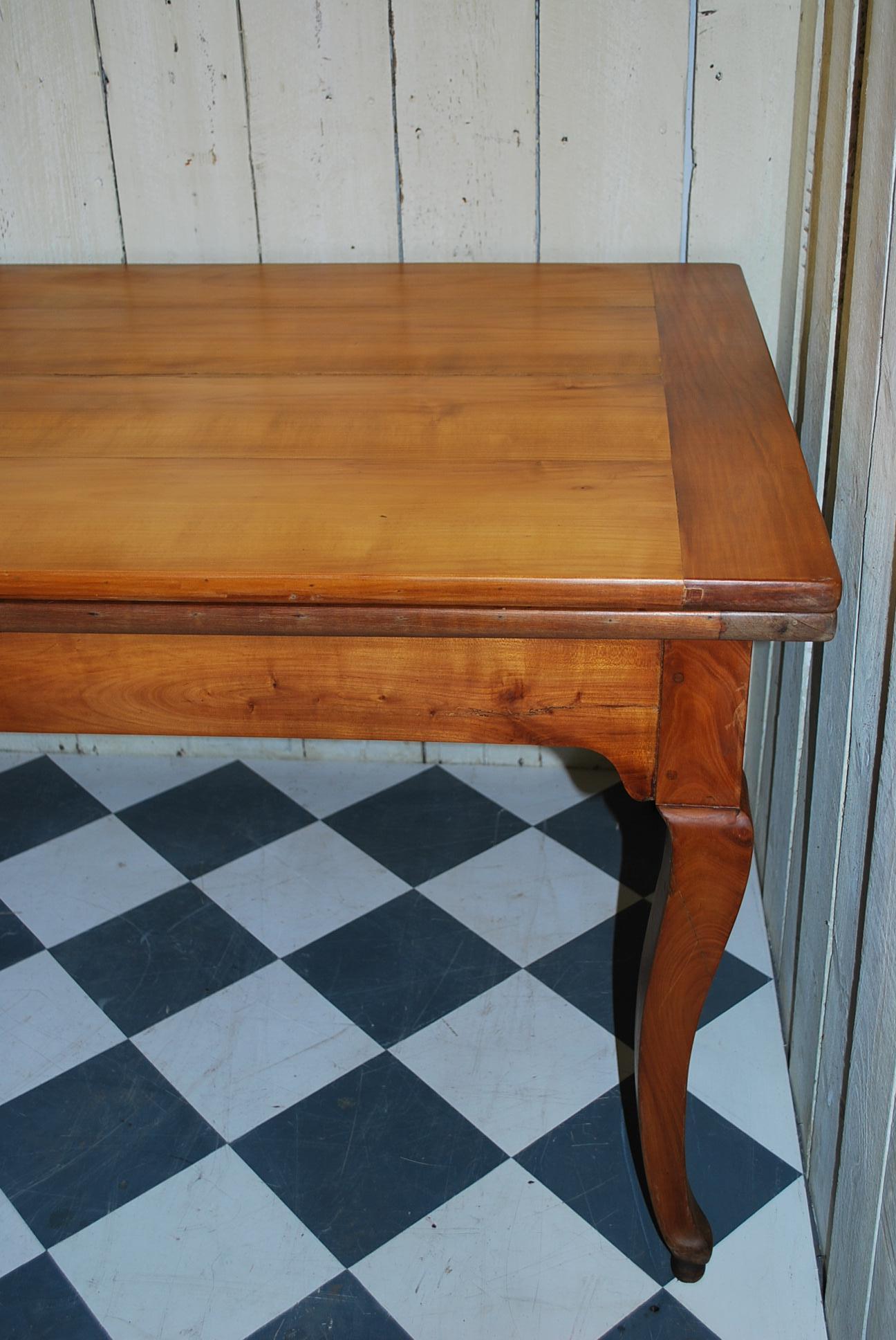 Antique French Cherrywood Farmhouse Kitchen Dining Table In Good Condition For Sale In Winchcombe, Gloucesteshire