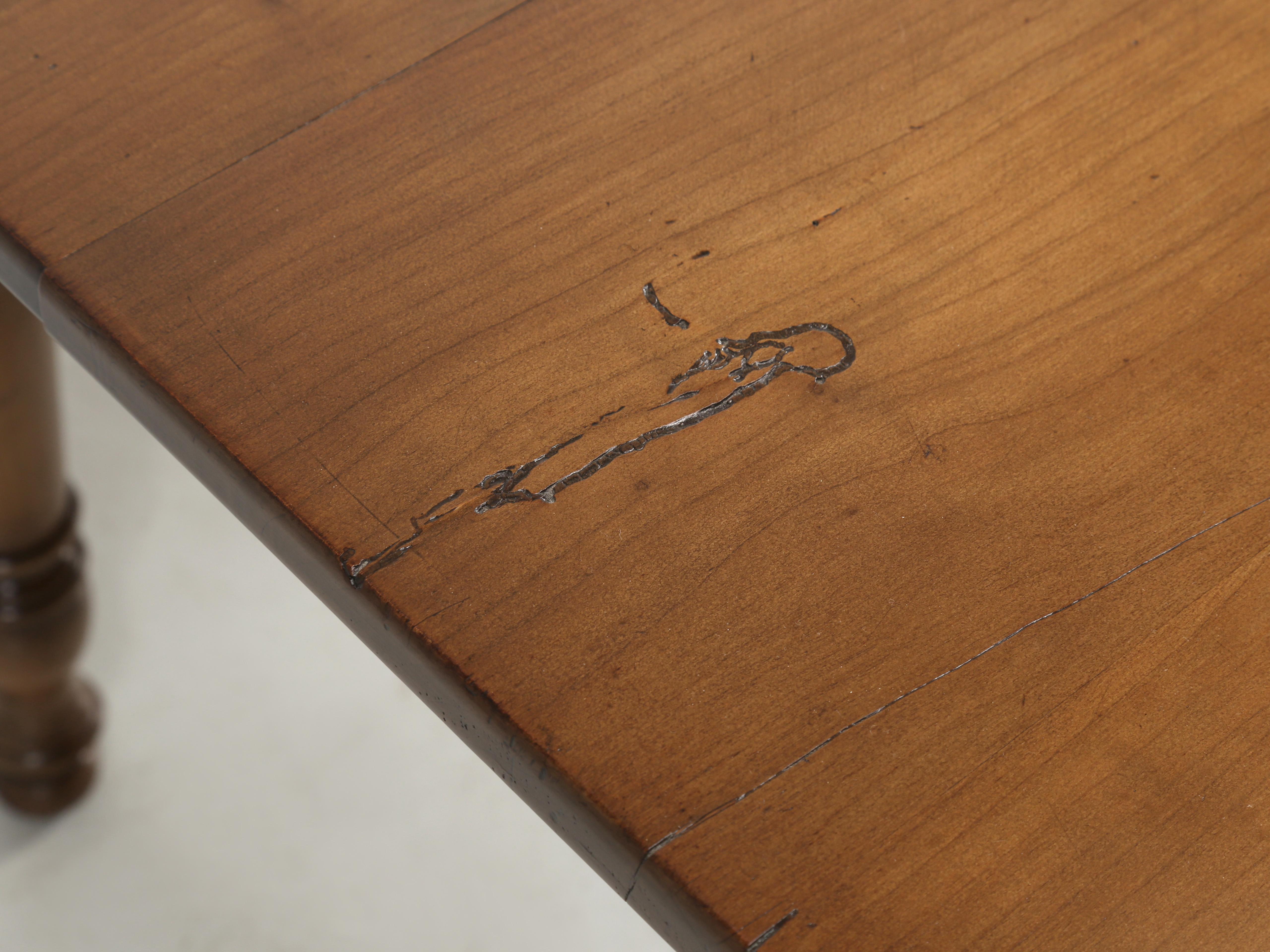 Francese Antique French Wood Tavolo da cucina o piccola scrivania o tavolo da scrittura restaurato in vendita