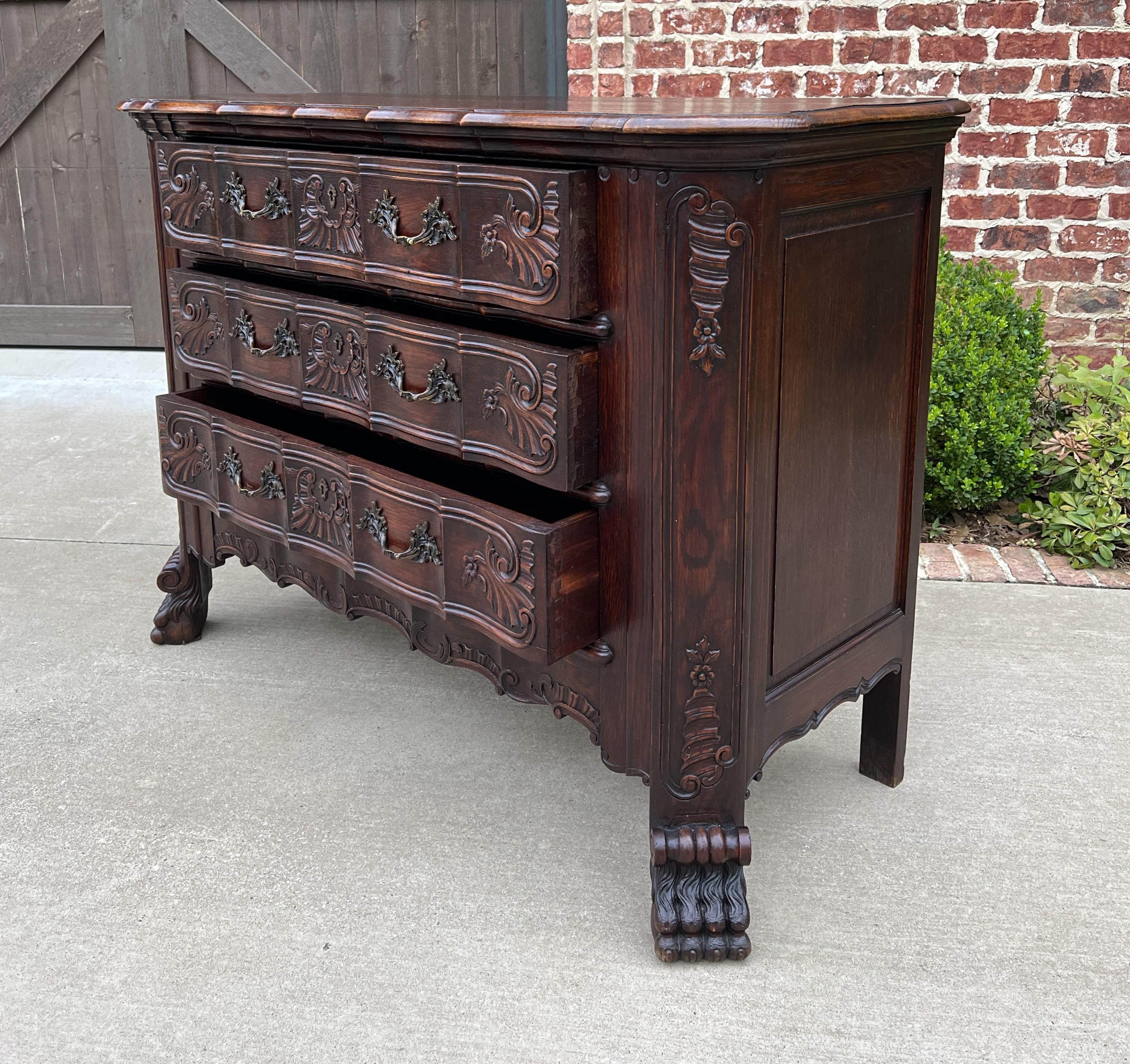 Antique French Chest of Drawers Cabinet 3-Drawer Serpentine Carved Oak w Key For Sale 4